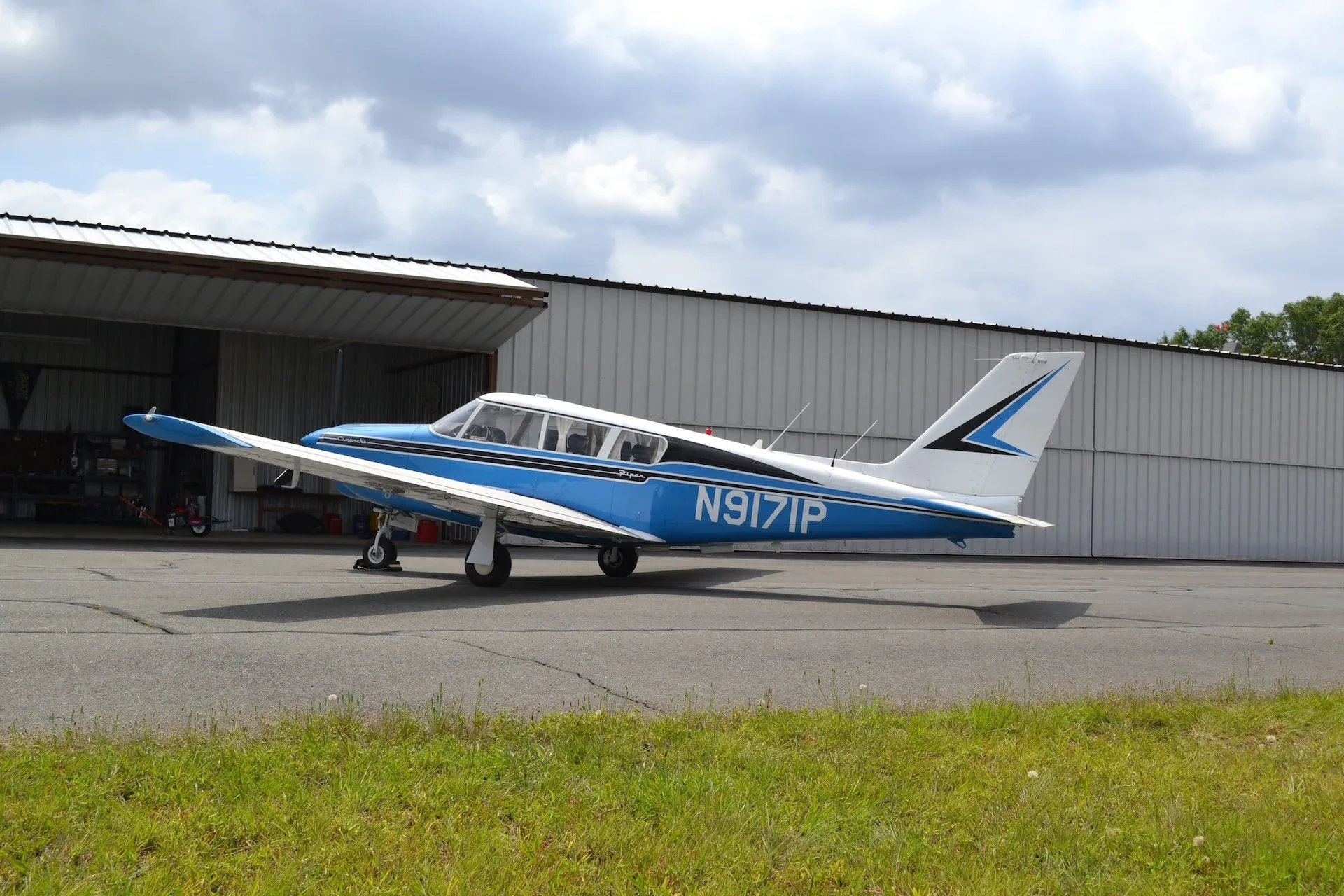 Exterior view of a 1967 Piper Comanche 260B — Carolina Jet.