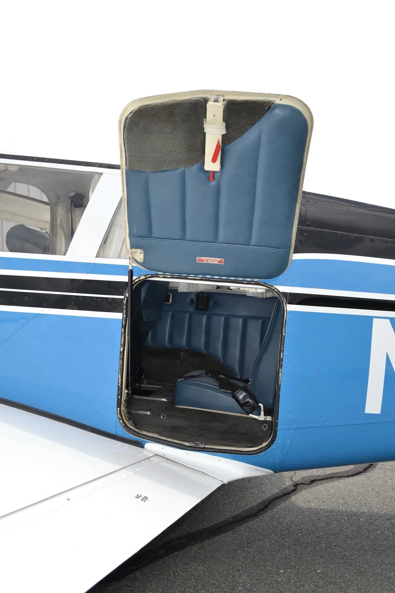 Cabin interior of a 1967 Piper Comanche 260B — Carolina Jet.