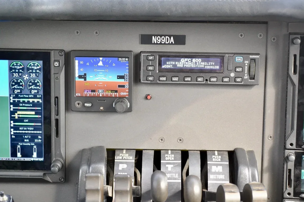Avionics suite of a 1975 Beechcraft 58 Baron — Carolina Jet.