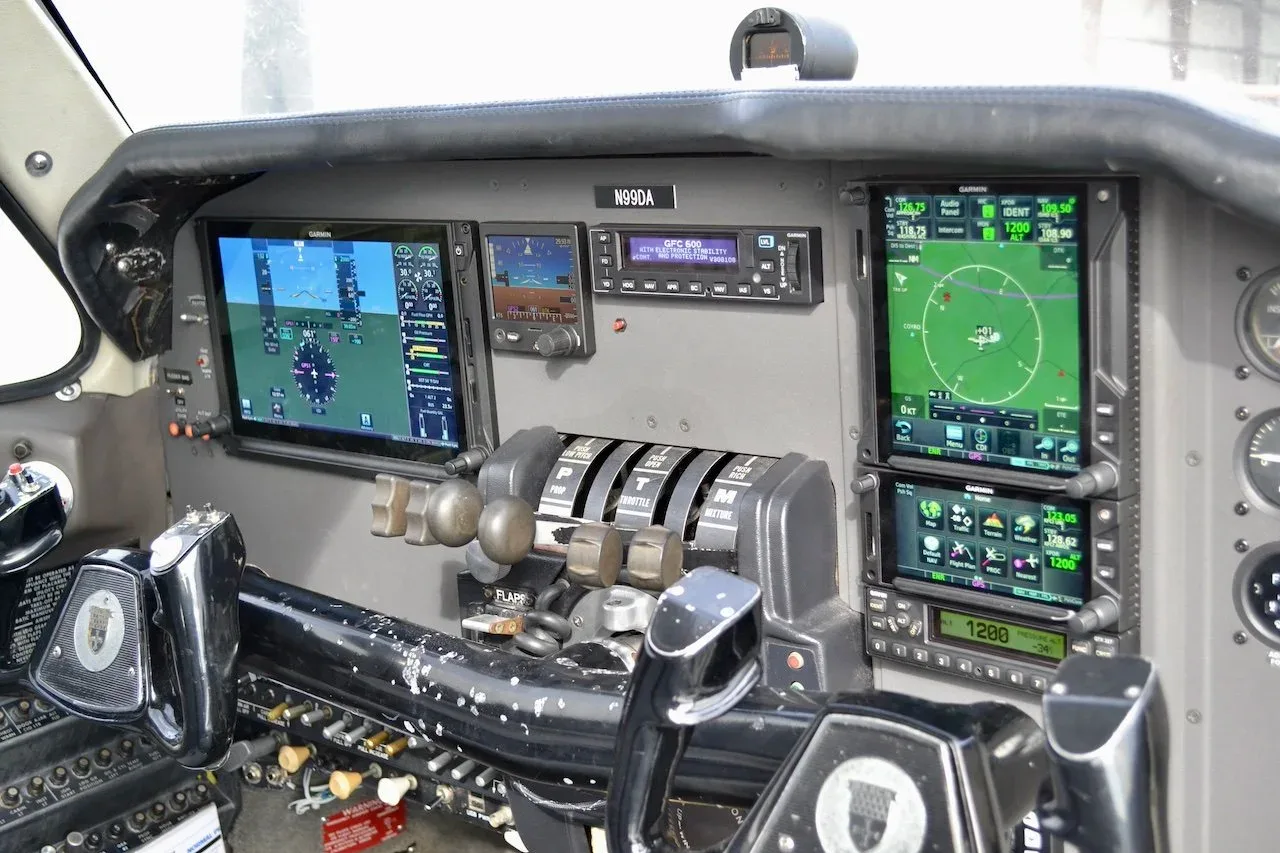 Cockpit and instrument panel of a 1975 Beechcraft 58 Baron — Carolina Jet.