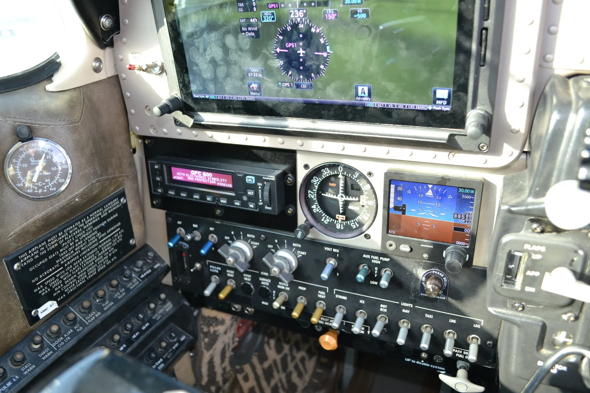 Cockpit and instrument panel of a 1978 Beechcraft 58 Baron — Carolina Jet.