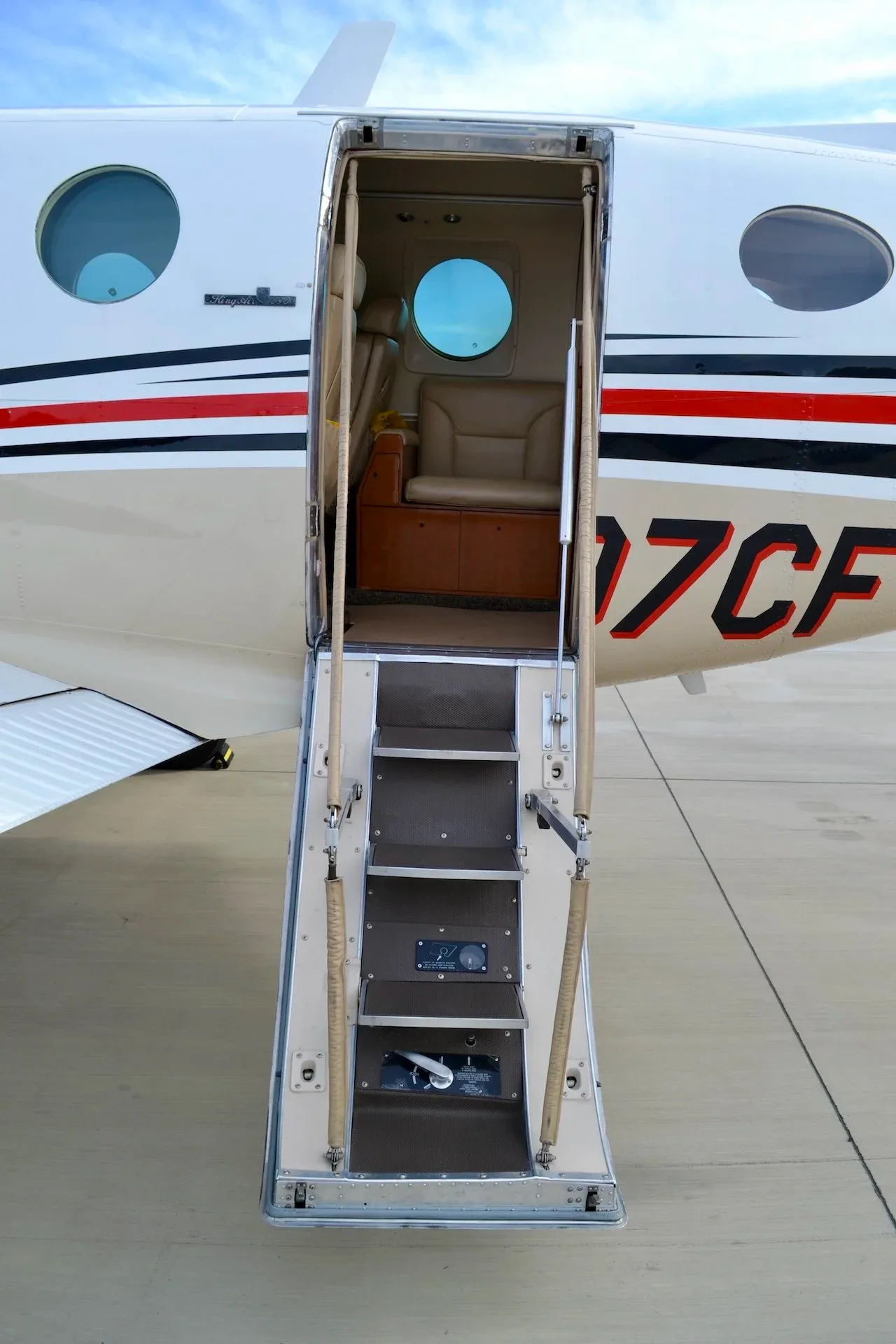 1978 BEECHCRAFT KING AIR C90 — Carolina Jet
