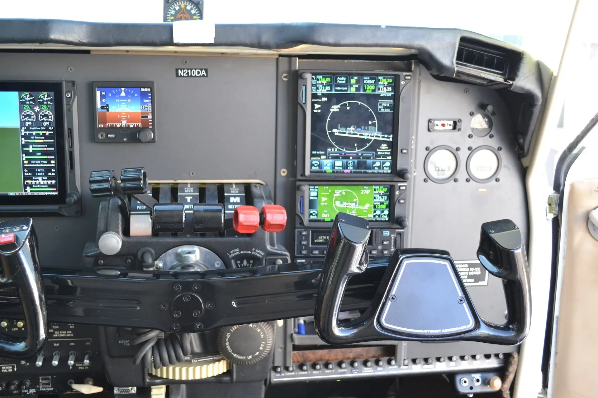 Avionics suite of a 1979 Beechcraft 58 Baron — Carolina Jet.