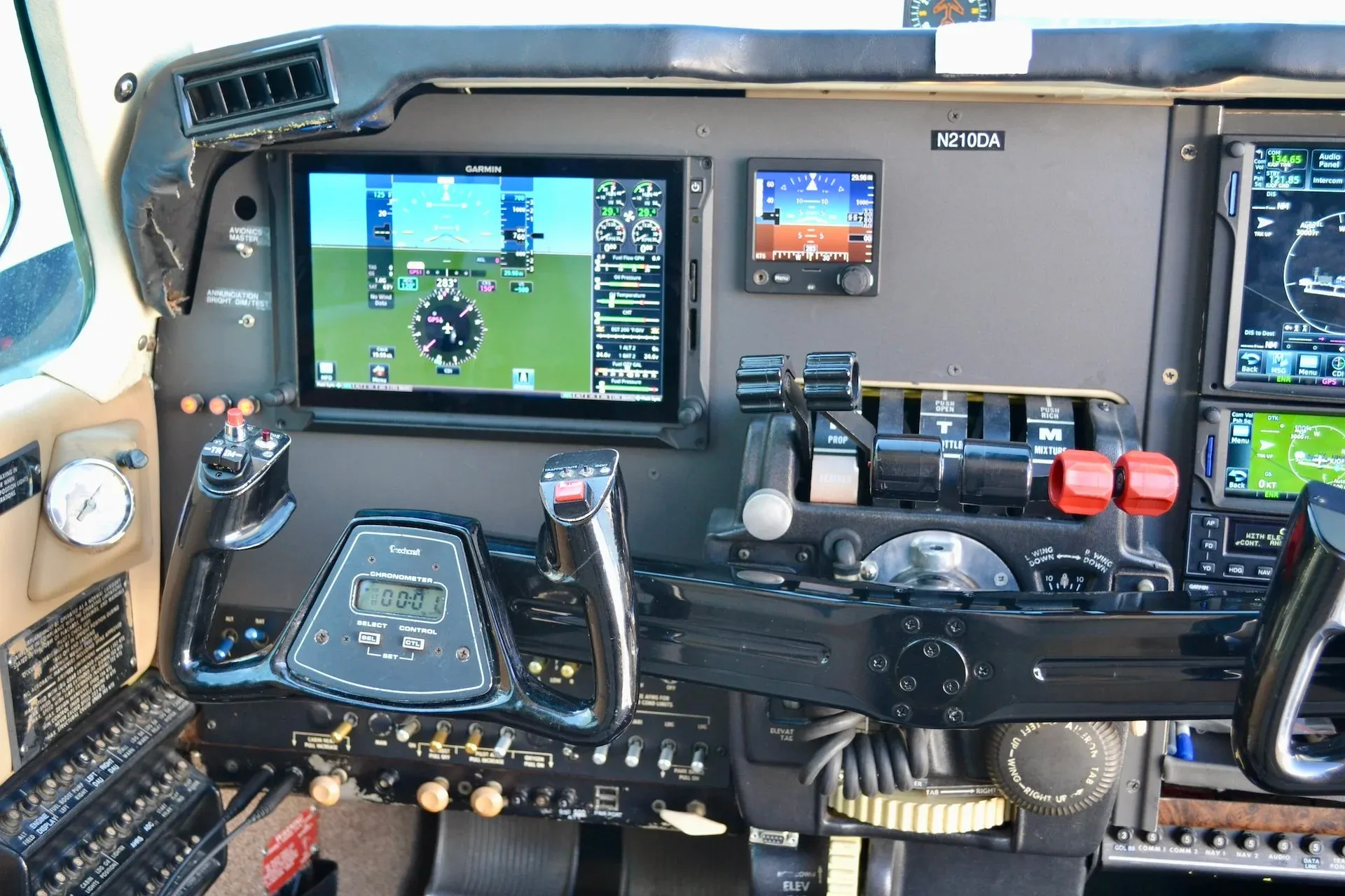 Cockpit and instrument panel of a 1979 Beechcraft 58 Baron — Carolina Jet.
