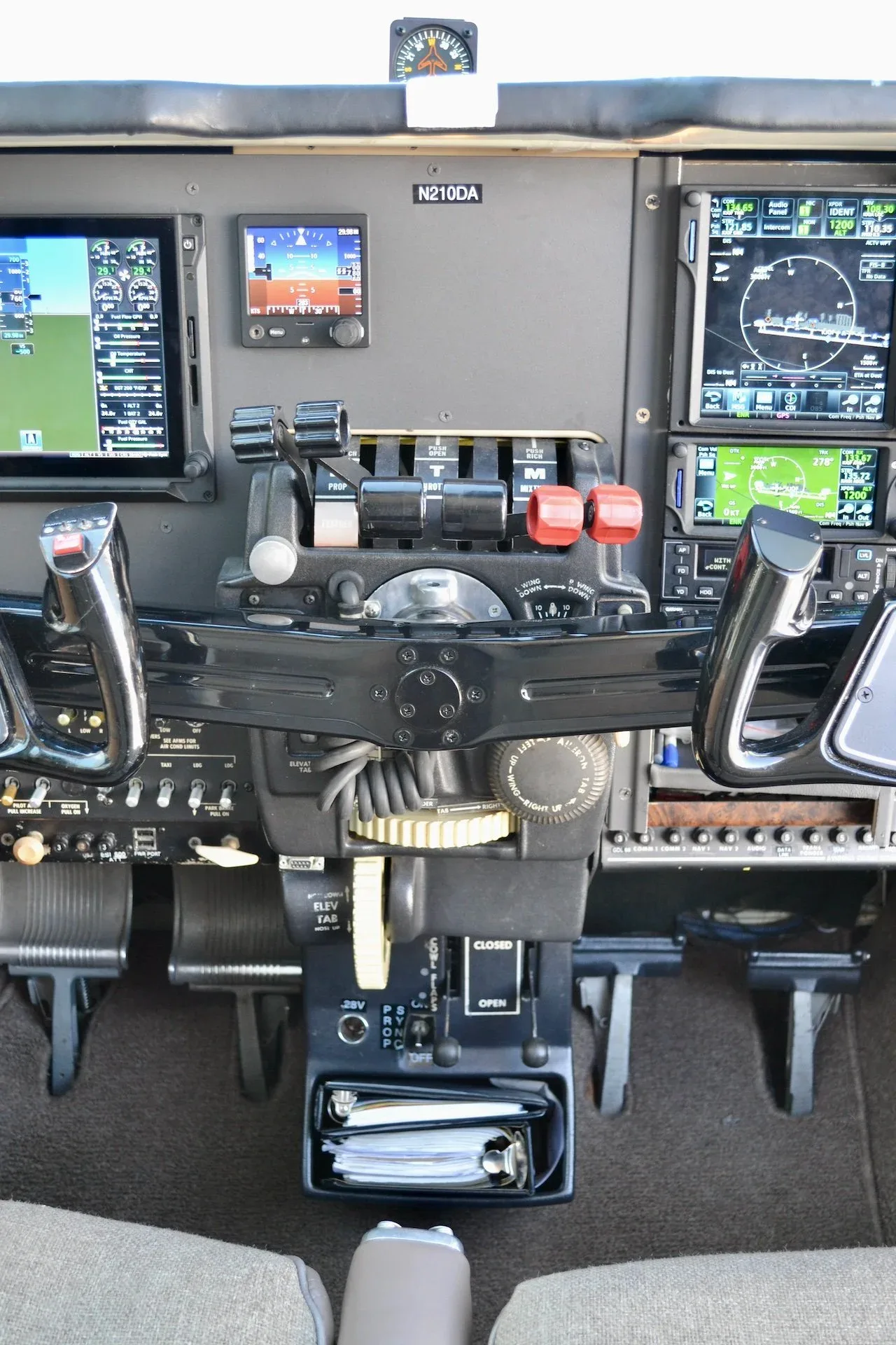 Cockpit and instrument panel of a 1979 Beechcraft 58 Baron — Carolina Jet.