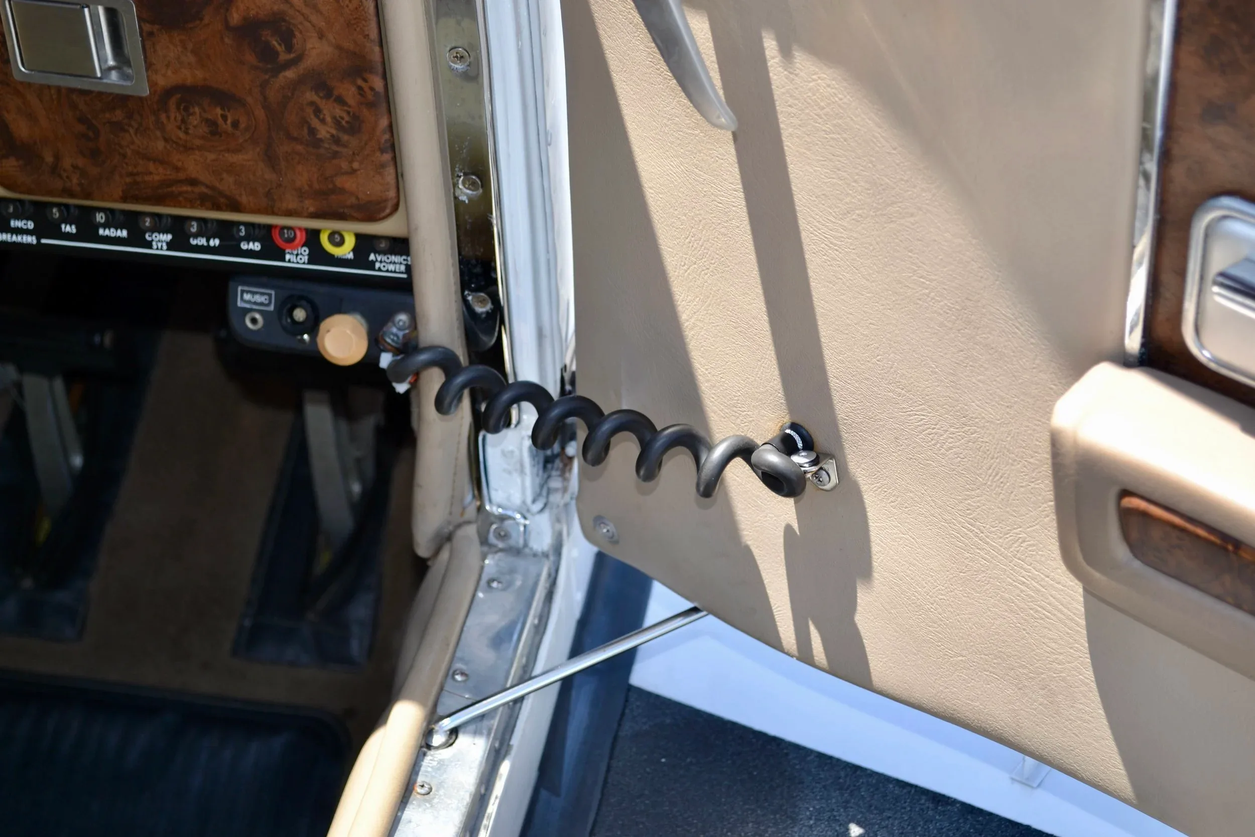 Cockpit and instrument panel of a 1980 Beechcraft B55 President II Baron — Carolina Jet.