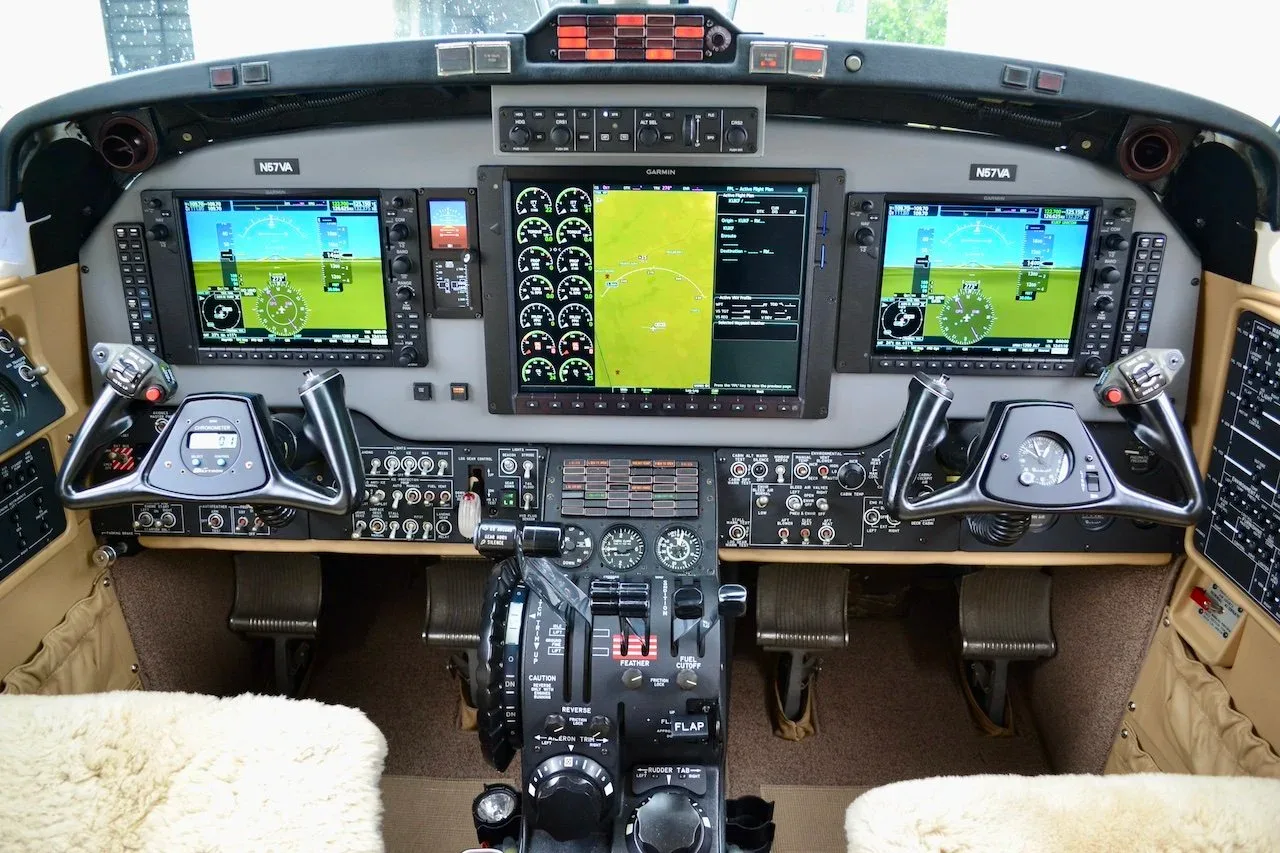Cockpit and instrument panel of a 1996 Beechcraft KING AIR 350 — Carolina Jet.