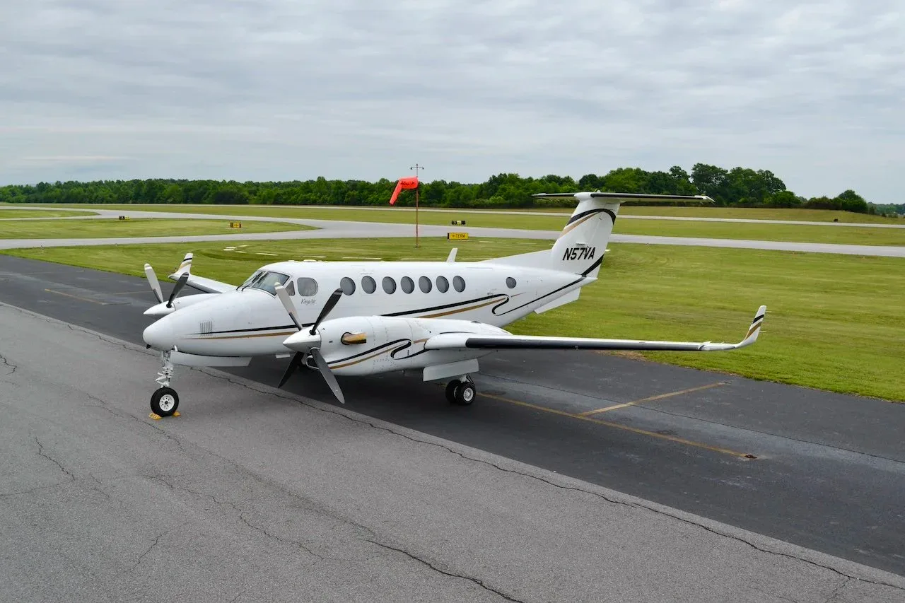 Exterior view of a 1996 Beechcraft KING AIR 350 — Carolina Jet.