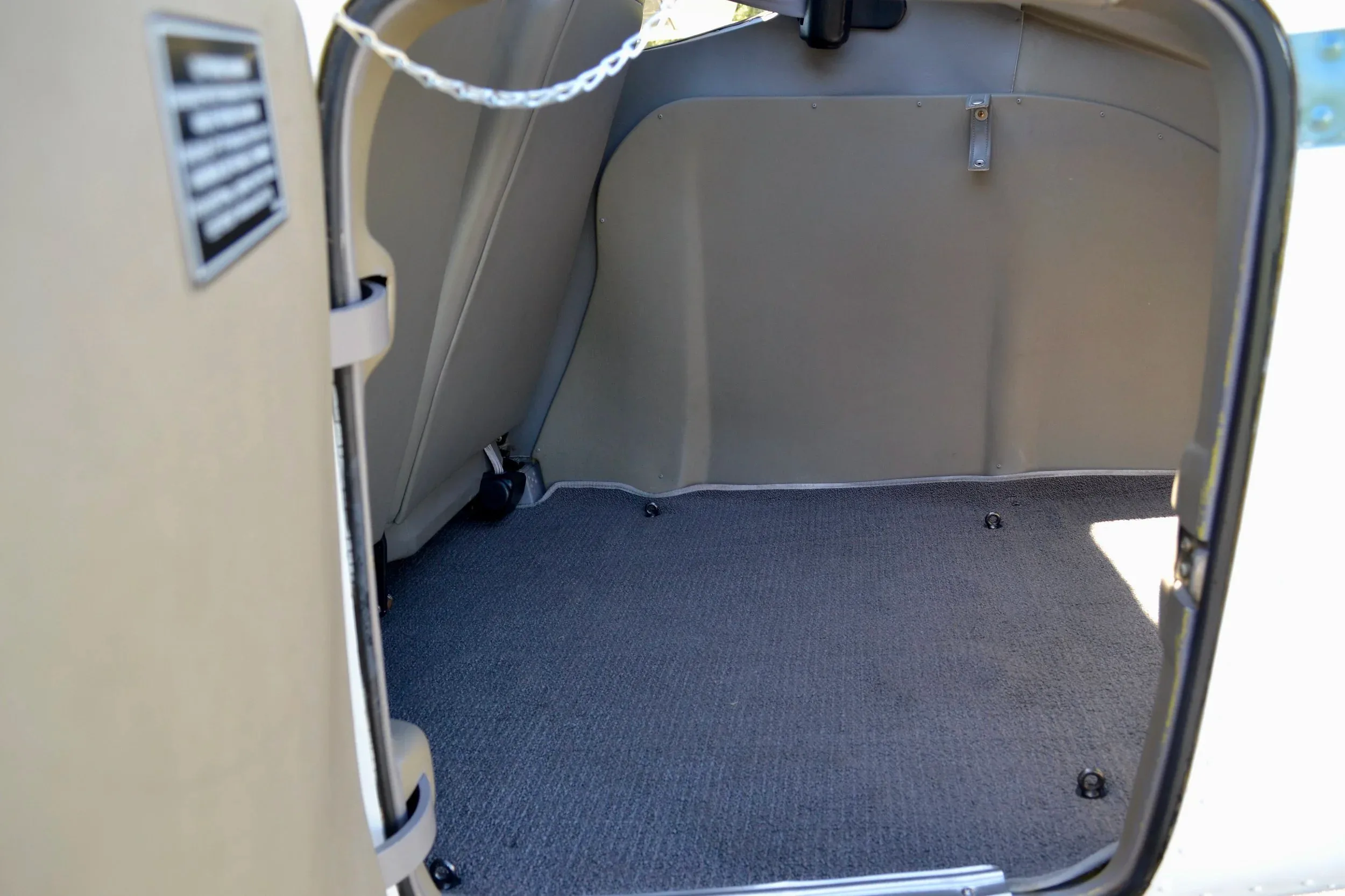 Cabin interior of a 1998 Cessna 182S Skylane — Carolina Jet.