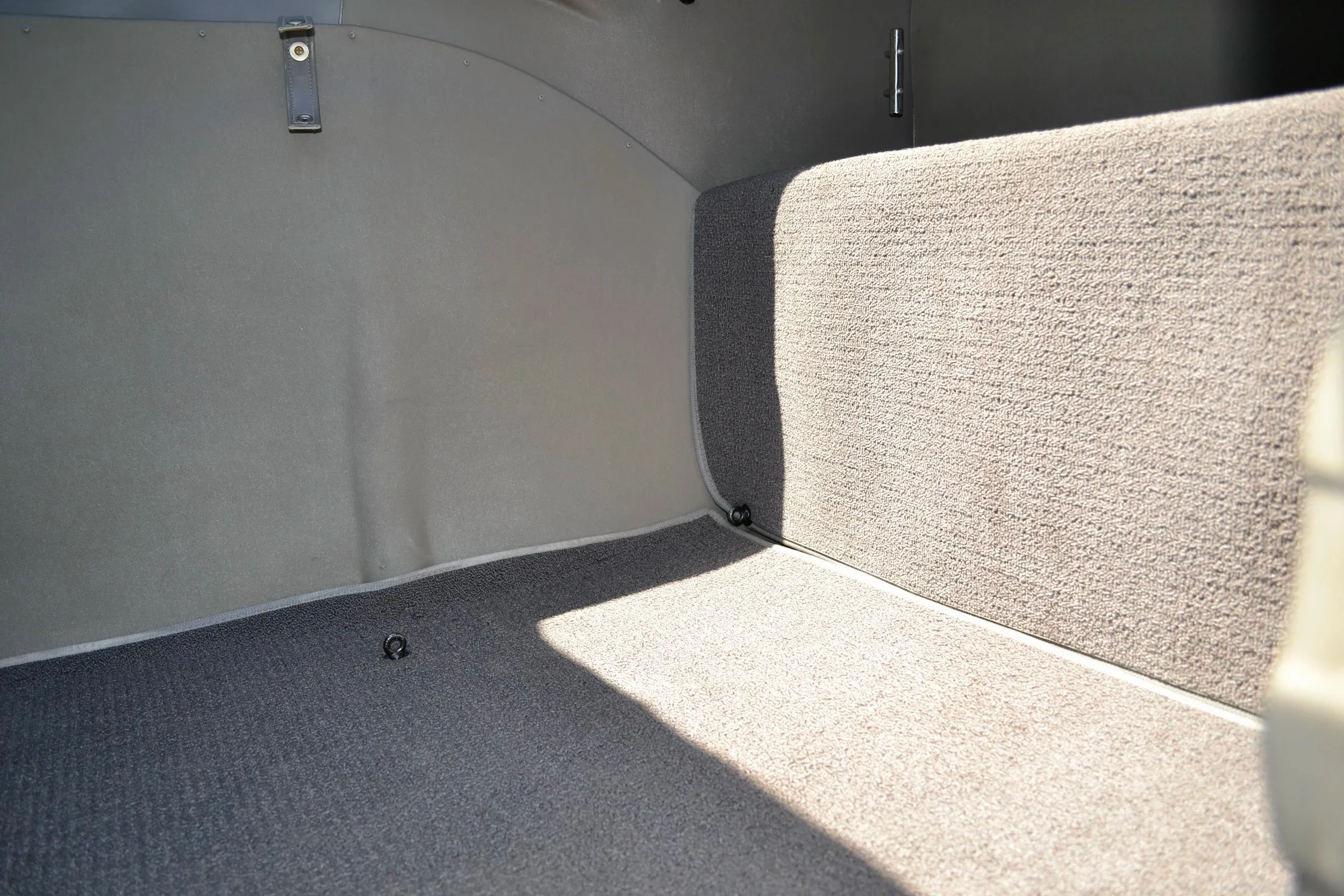 Cabin interior of a 1998 Cessna 182S Skylane — Carolina Jet.