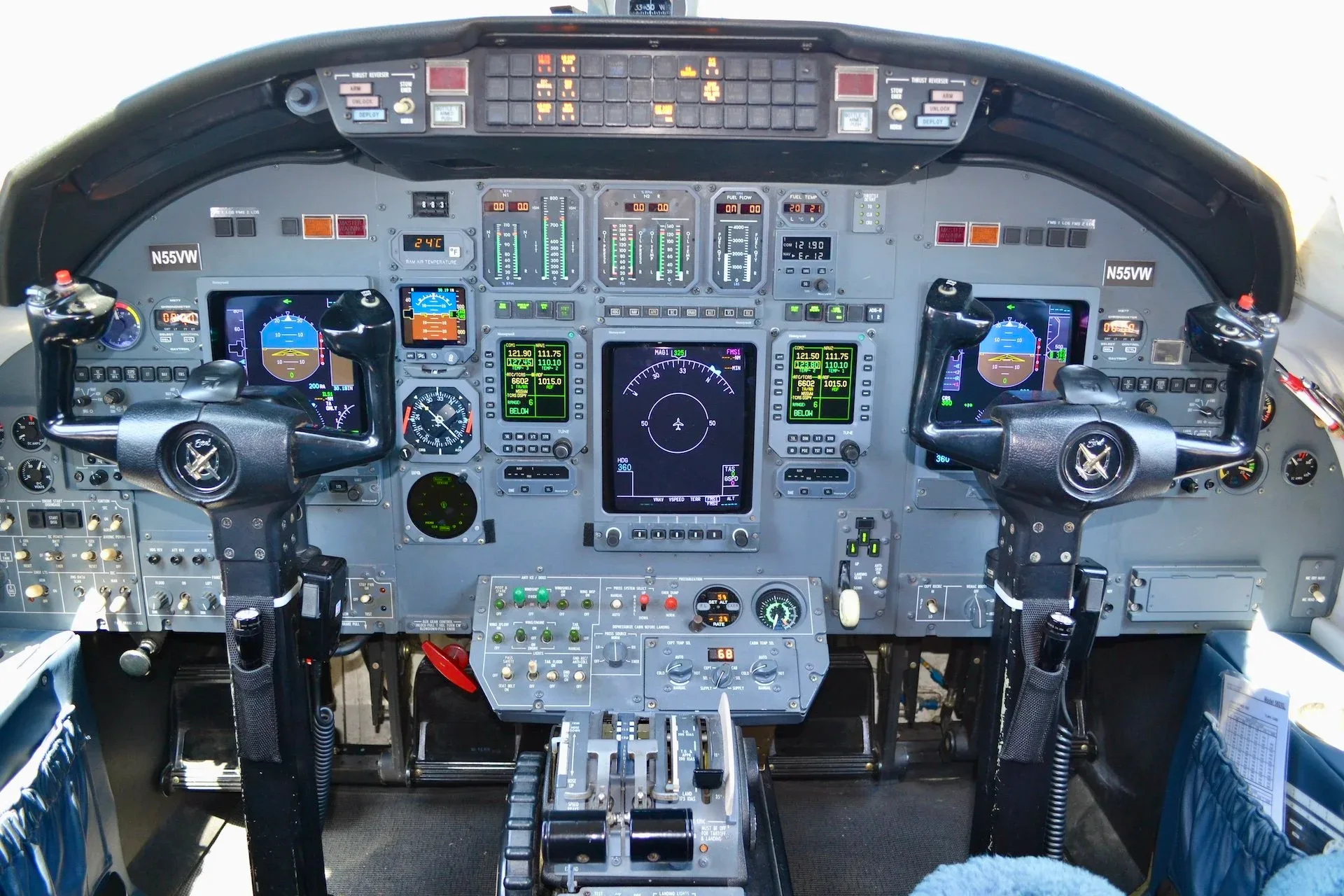 Cockpit and instrument panel of a 2000 Cessna CITATION EXCEL — Carolina Jet.