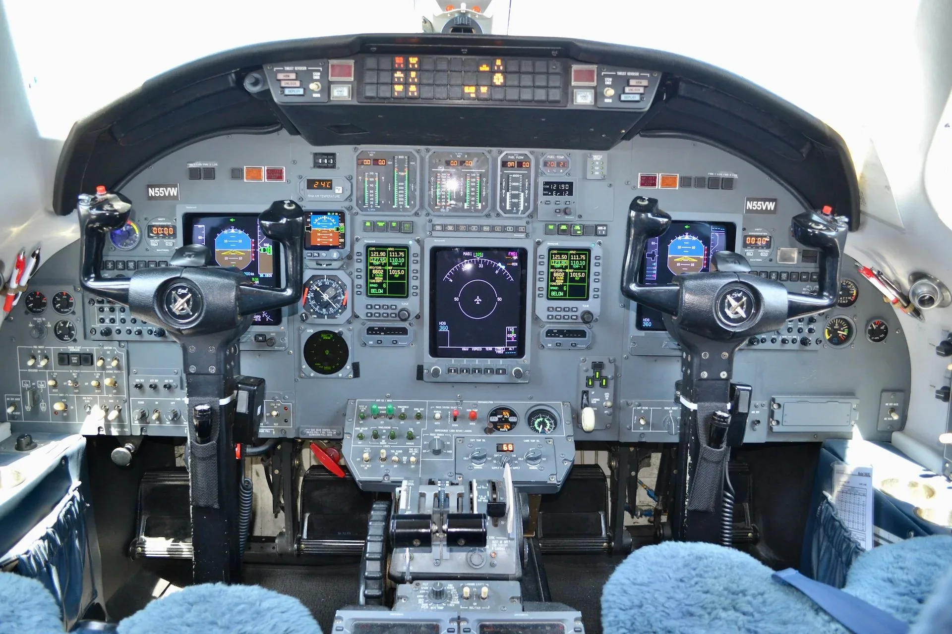 Cockpit and instrument panel of a 2000 Cessna CITATION EXCEL — Carolina Jet.