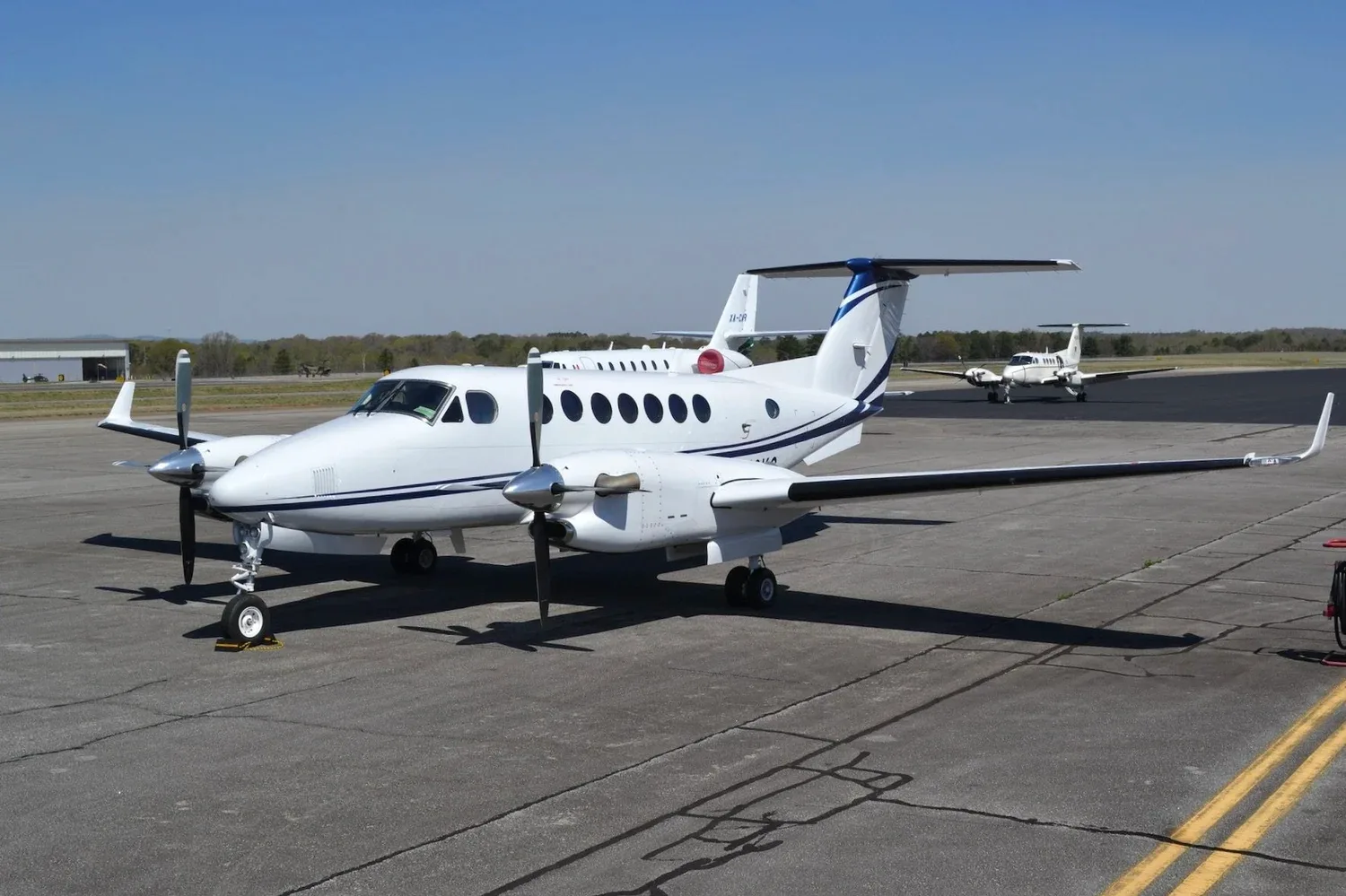 Exterior view of a 2004 Beechcraft KING AIR 350 — Carolina Jet.