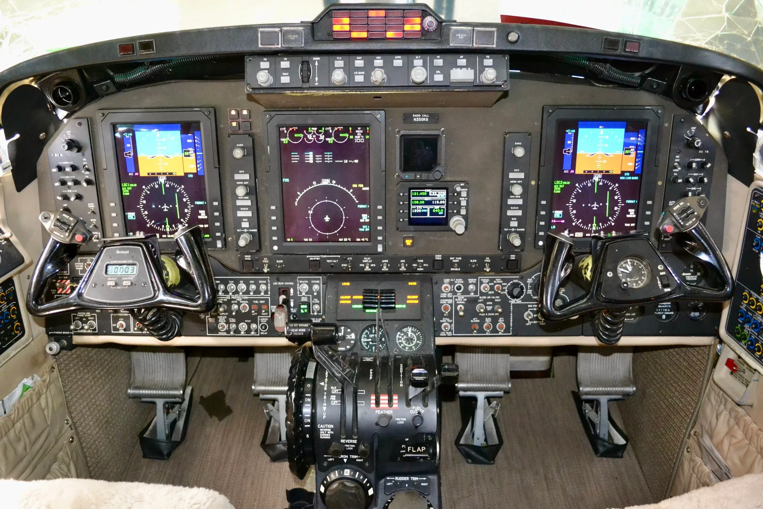 Cockpit and instrument panel of a 2004 Beechcraft KING AIR 350 — Carolina Jet.