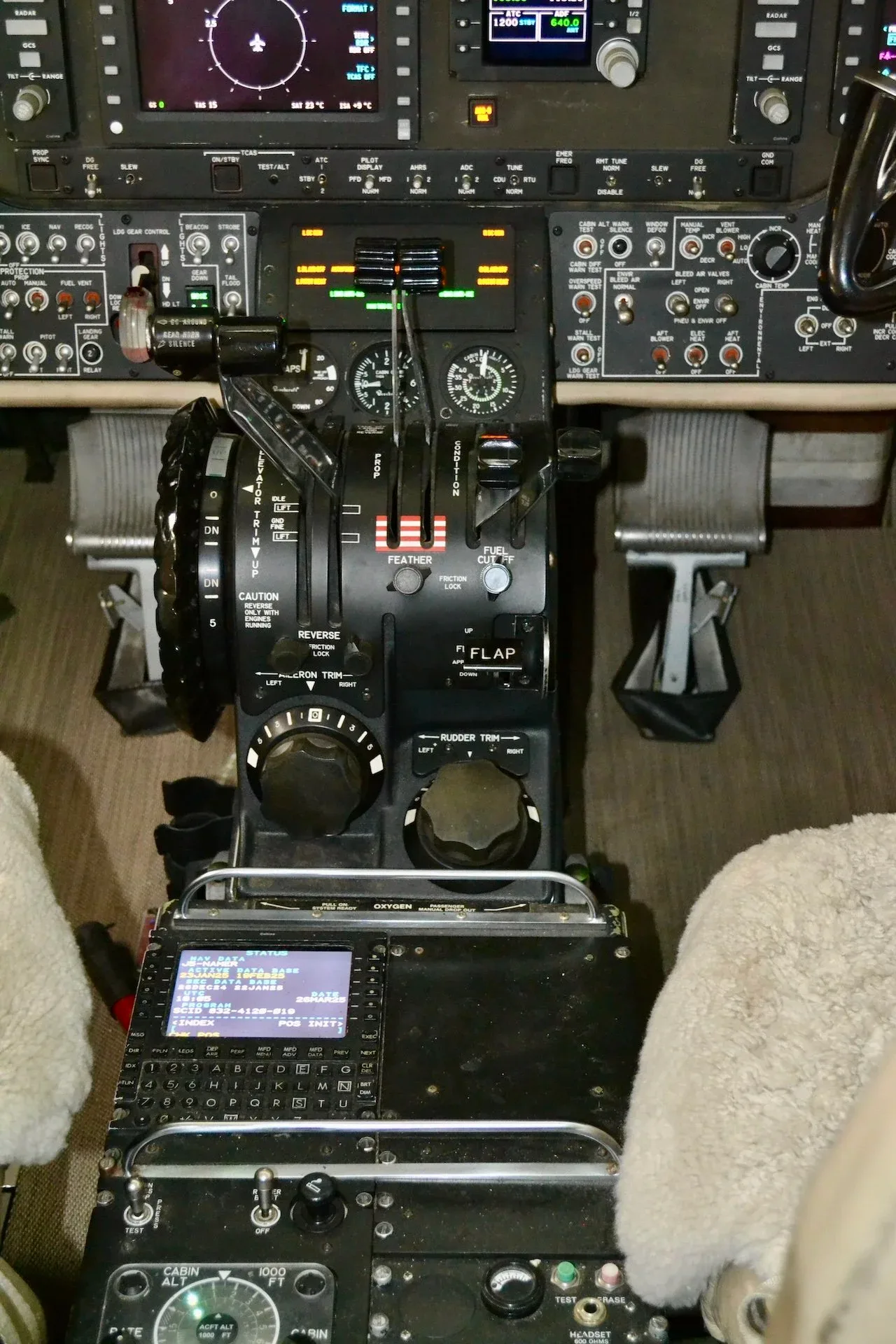 Cockpit and instrument panel of a 2004 Beechcraft KING AIR 350 — Carolina Jet.