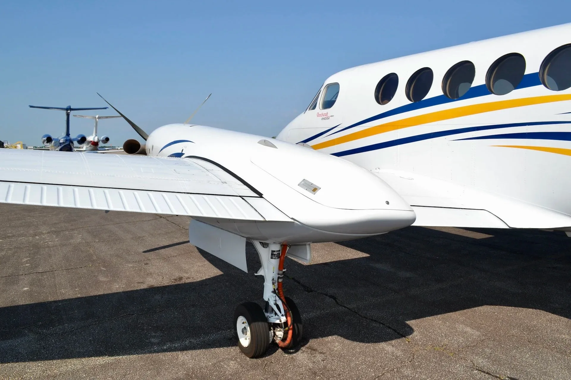 Exterior view of a 2004 Beechcraft KING AIR B200 — Carolina Jet.