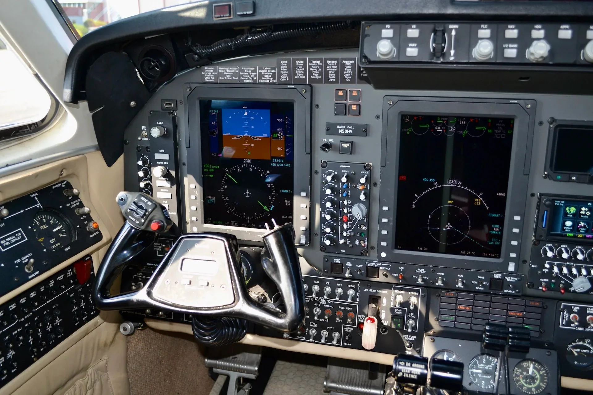 Cockpit and instrument panel of a 2004 Beechcraft KING AIR B200 — Carolina Jet.