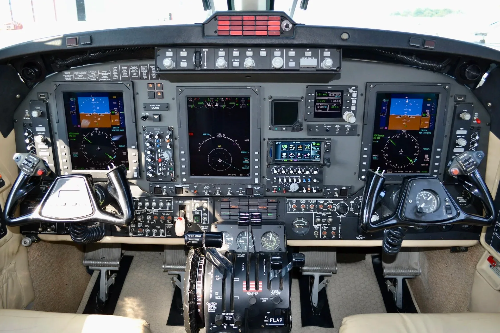 Cockpit and instrument panel of a 2004 Beechcraft KING AIR B200 — Carolina Jet.