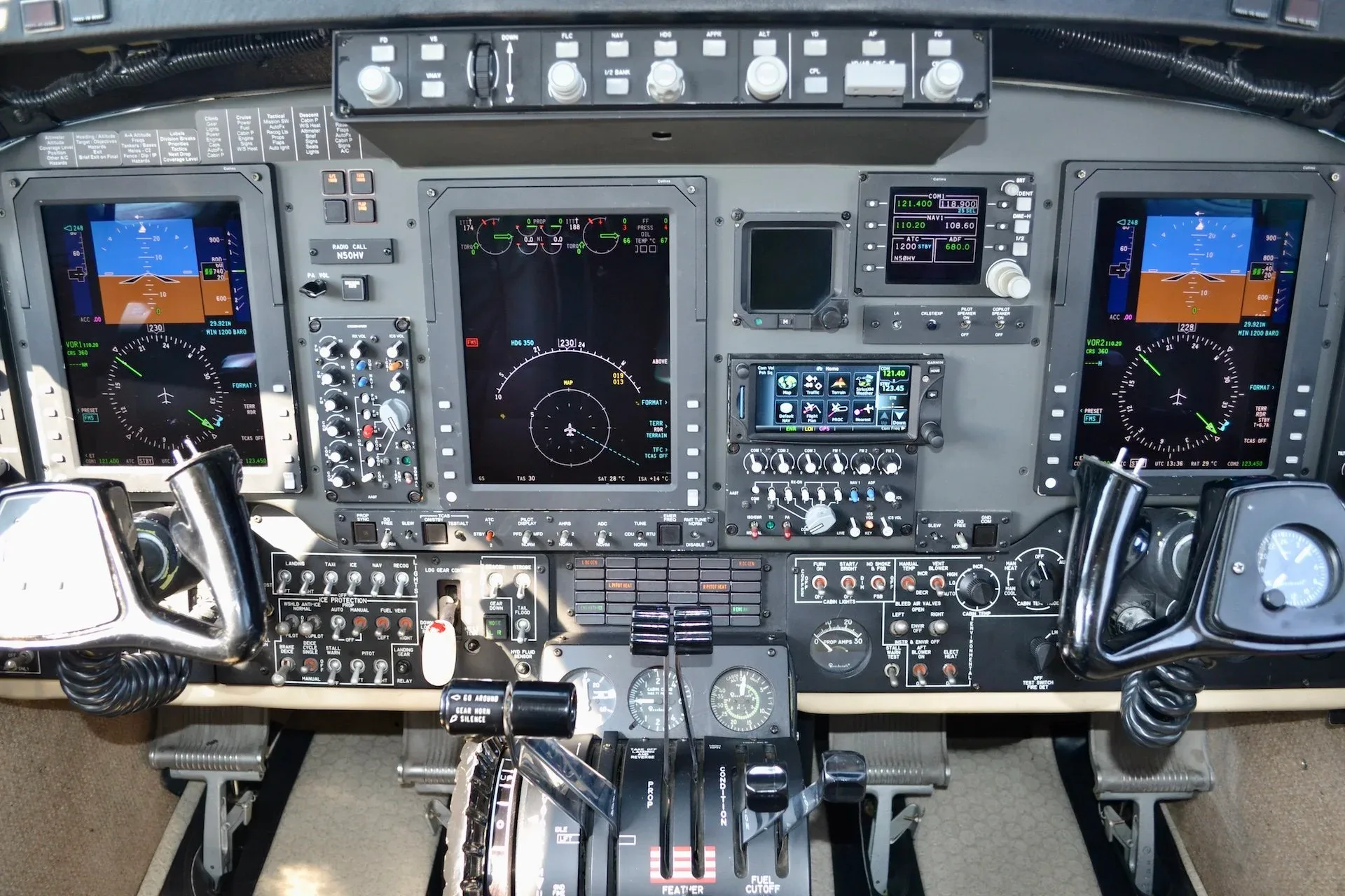 Cockpit and instrument panel of a 2004 Beechcraft KING AIR B200 — Carolina Jet.
