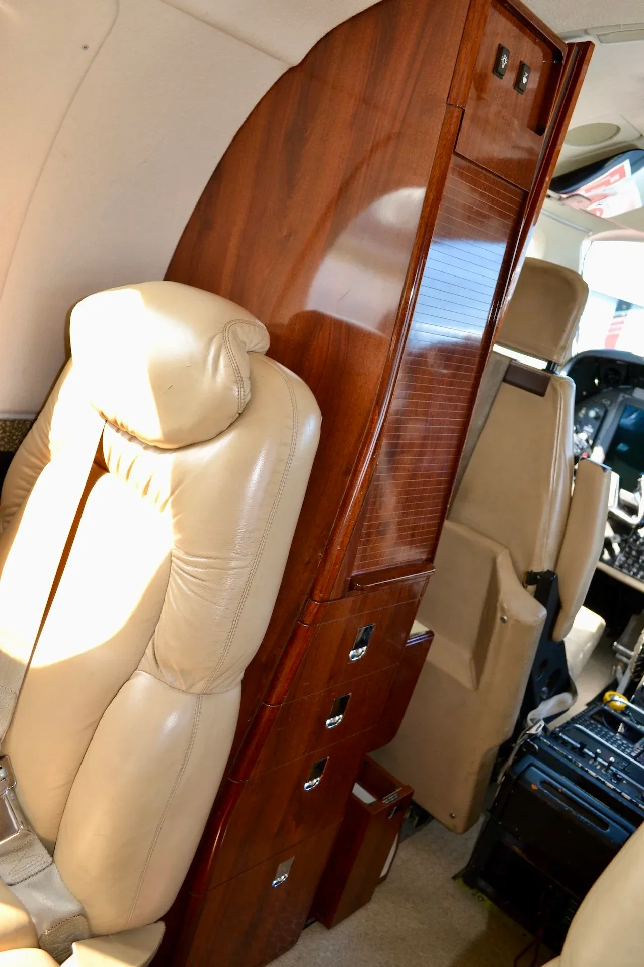 Cabin interior of a 2004 Beechcraft KING AIR B200 — Carolina Jet.