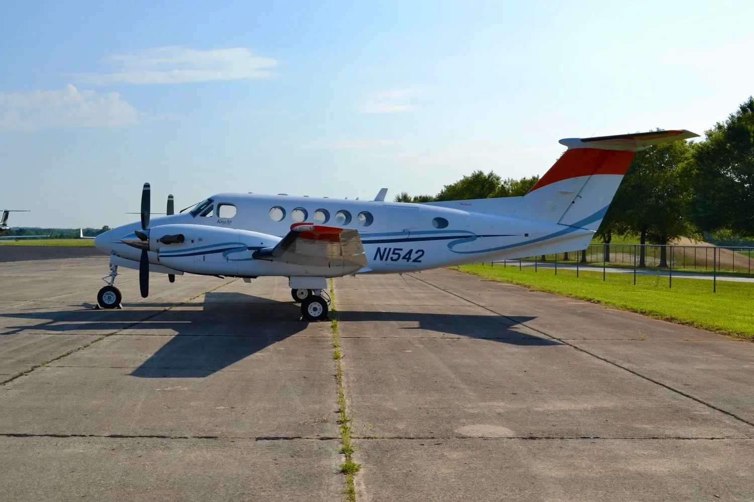Exterior view of a 2005 Beechcraft KING AIR B200 — Carolina Jet.