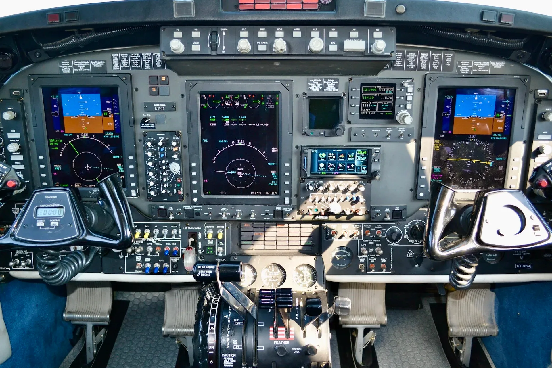 Cockpit and instrument panel of a 2005 Beechcraft KING AIR B200 — Carolina Jet.