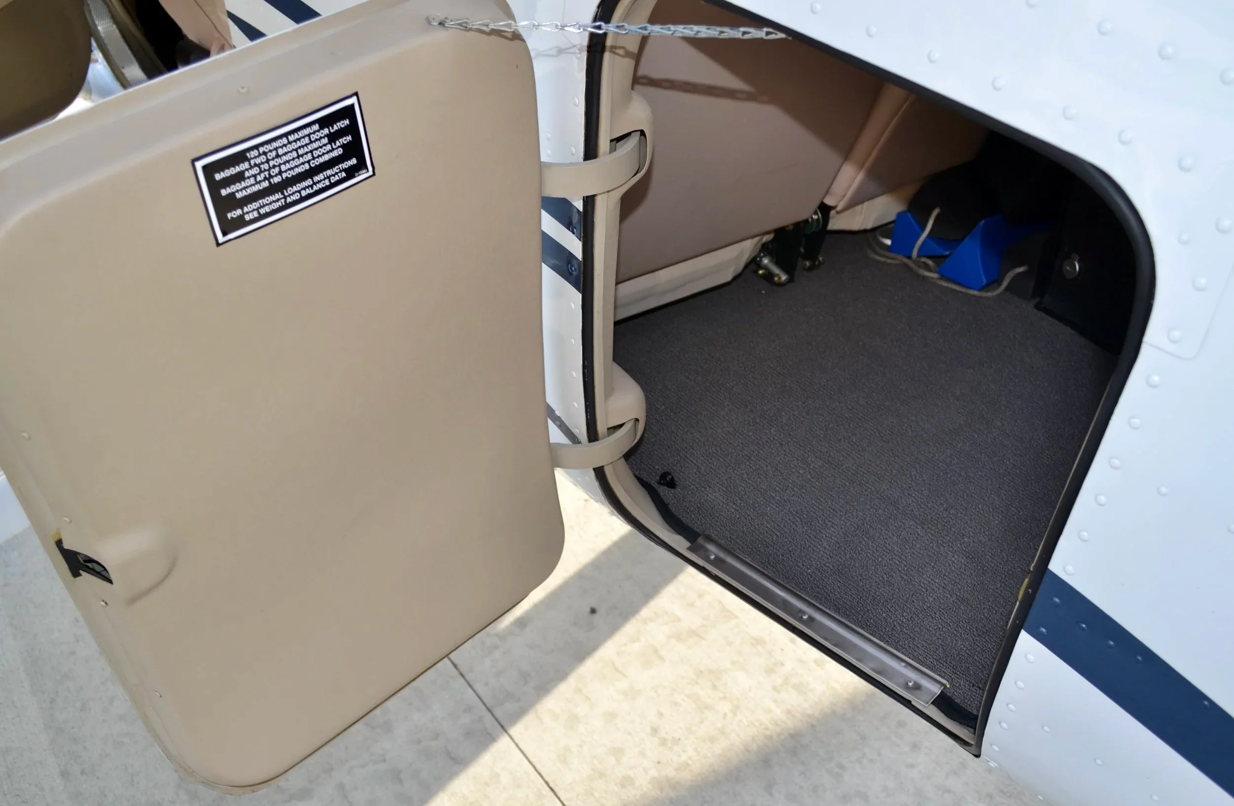 Cabin interior of a 2007 Cessna Turbo 182T Skylane — Carolina Jet.