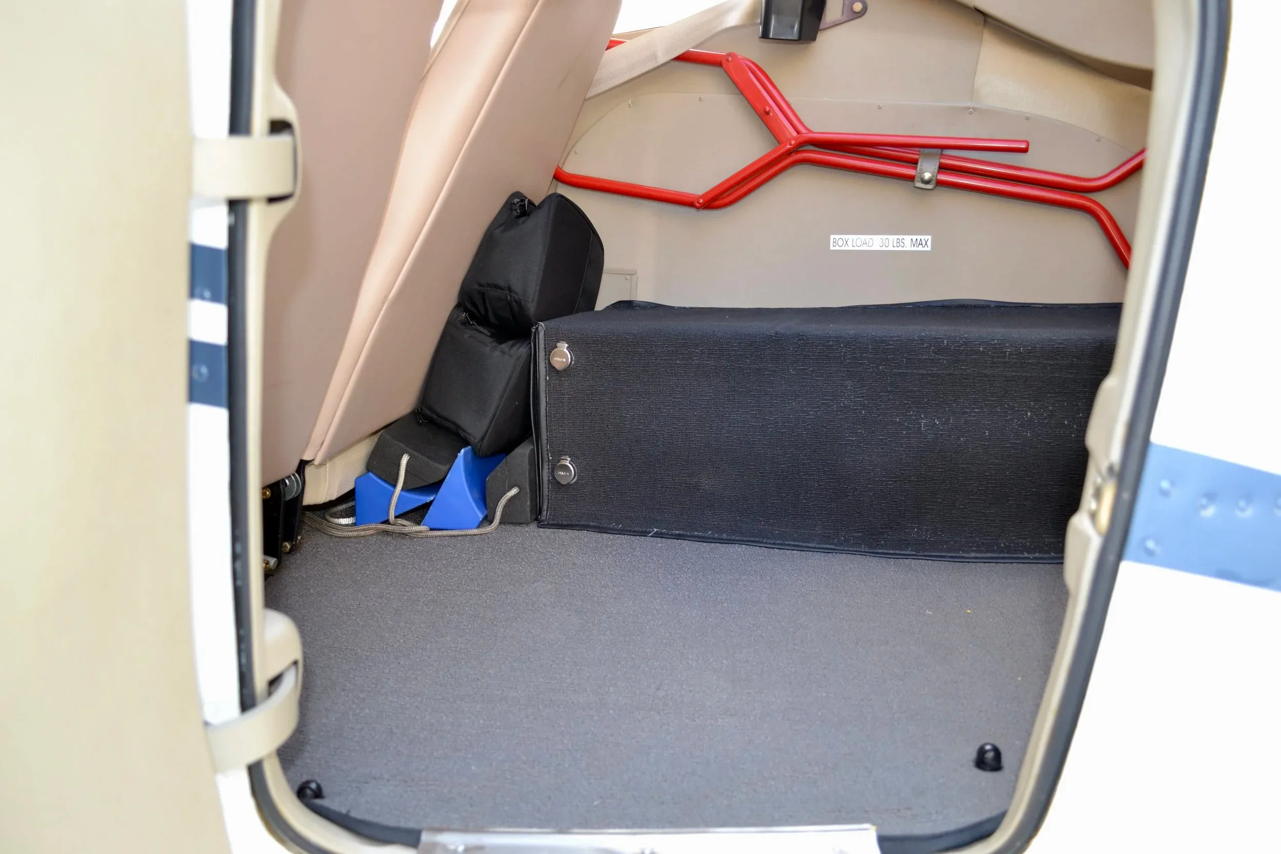Cabin interior of a 2007 Cessna Turbo 182T Skylane — Carolina Jet.