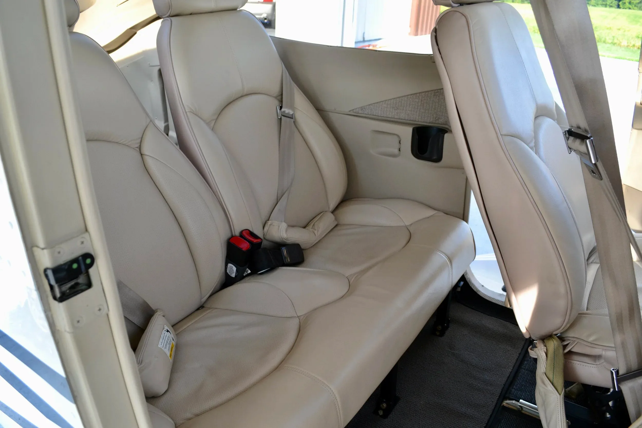 Cabin interior of a 2007 Cessna Turbo 182T Skylane — Carolina Jet.