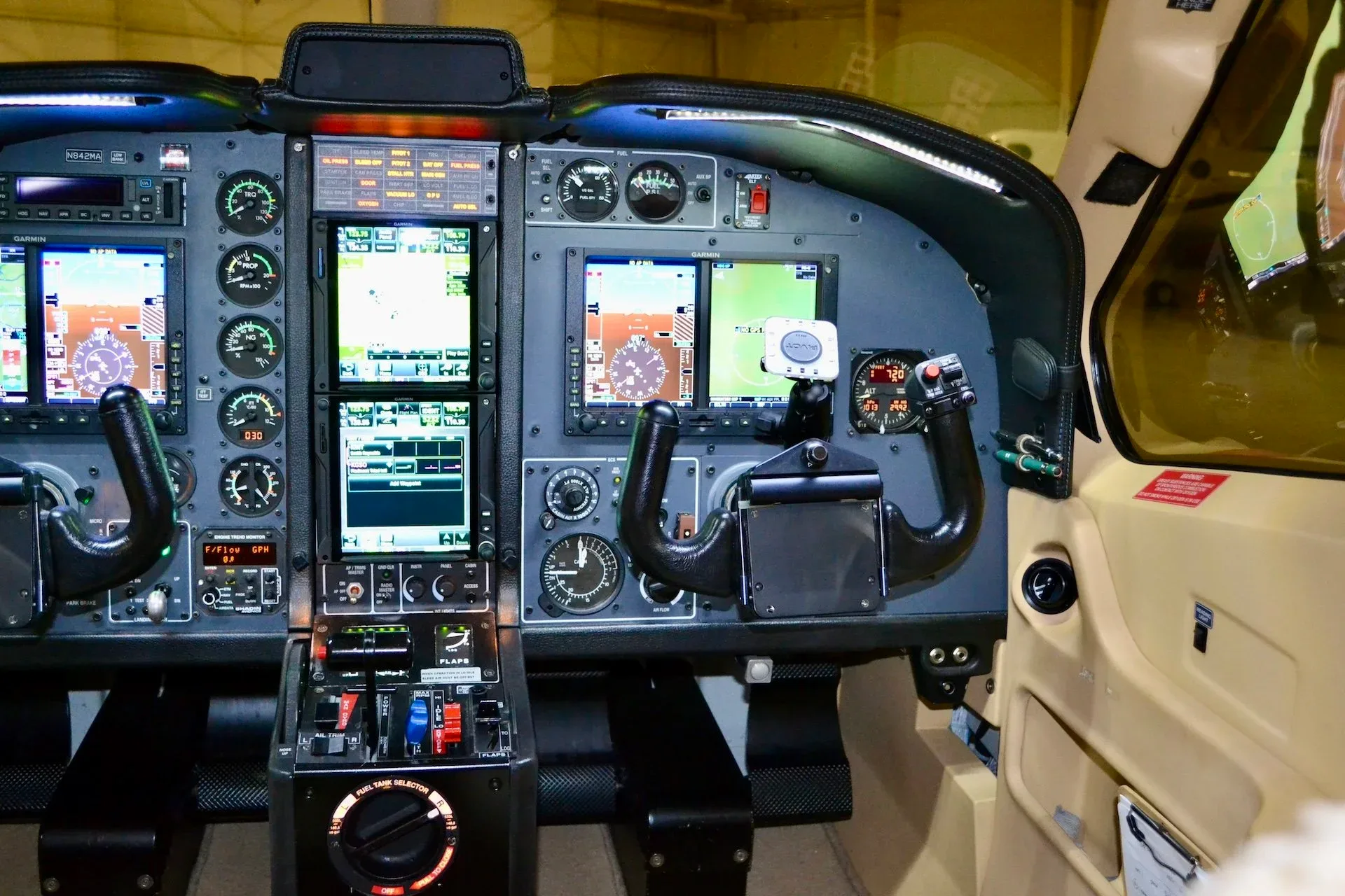 Cockpit and instrument panel of a 2007 Socata TBM 850 — Carolina Jet.