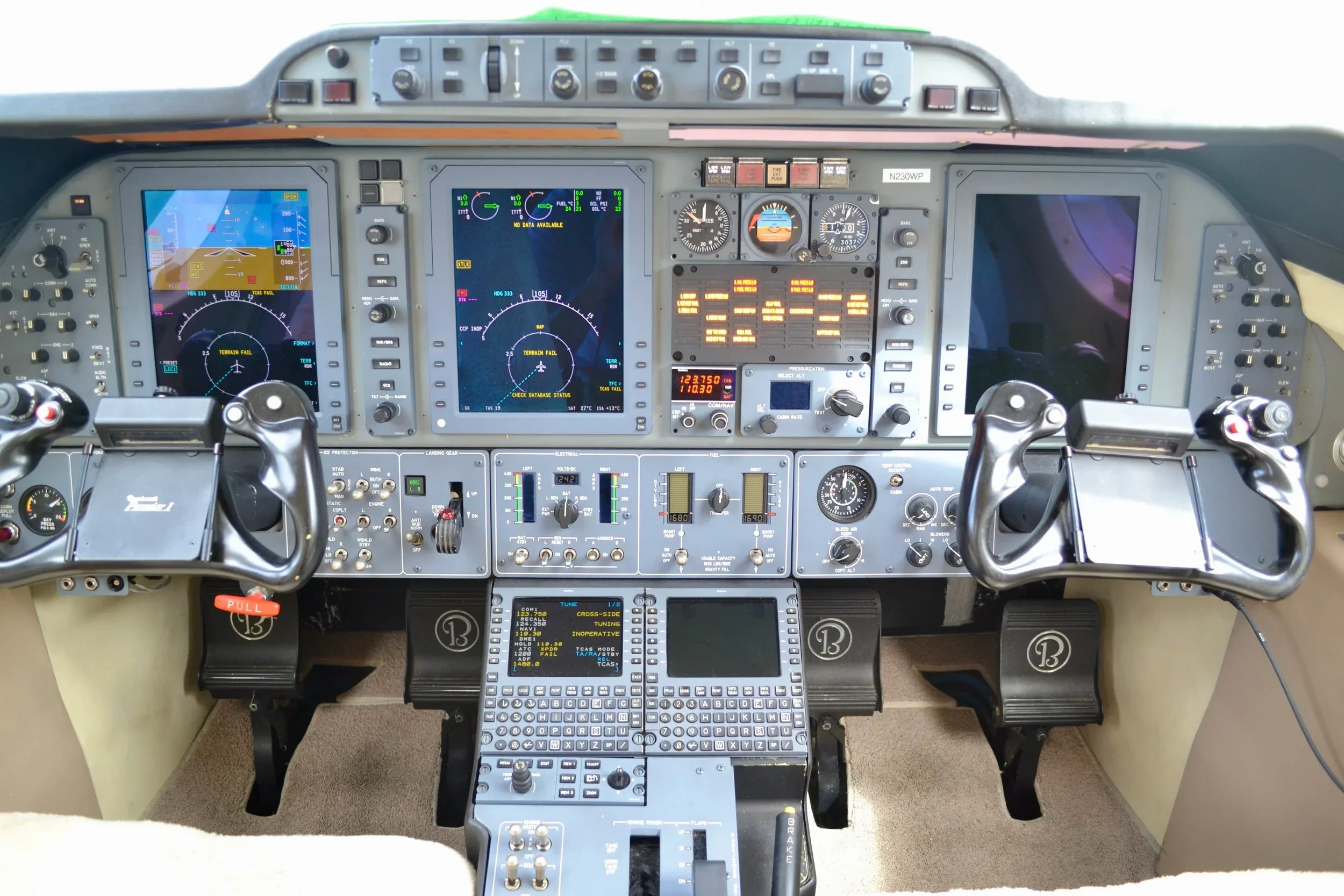 Cockpit and instrument panel of a 2009 Beechcraft Premier IA — Carolina Jet.