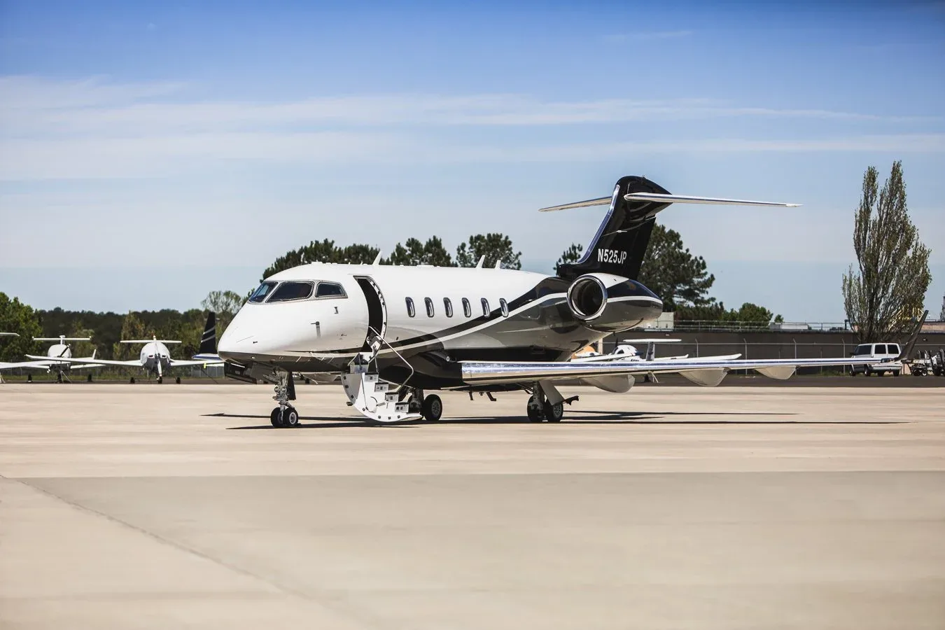 2005 BOMBARDIER CHALLENGER 300 — Carolina Jet