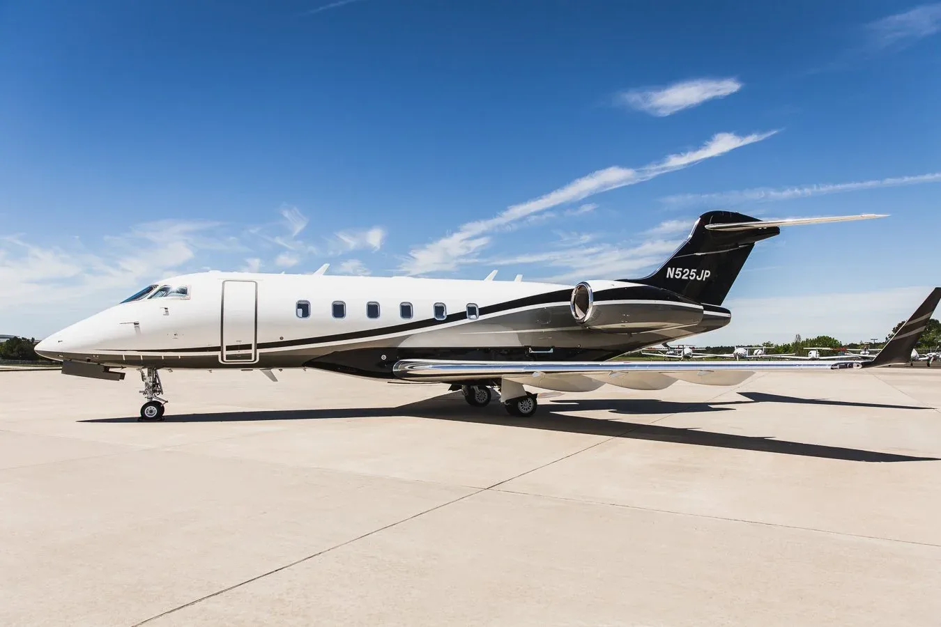Exterior view of a 2005 Bombardier CHALLENGER 300 — Carolina Jet.