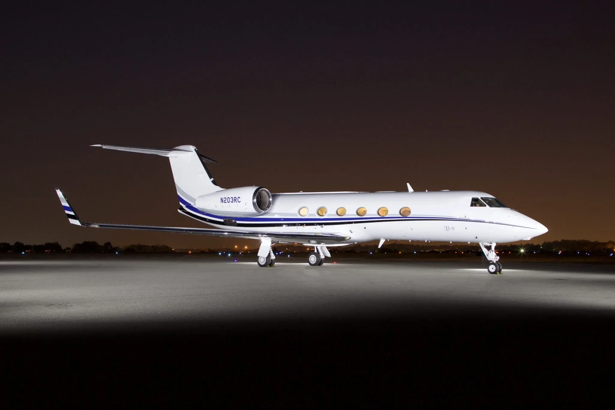 Exterior view of a 2011 Gulfstream G450 — Carolina Jet.
