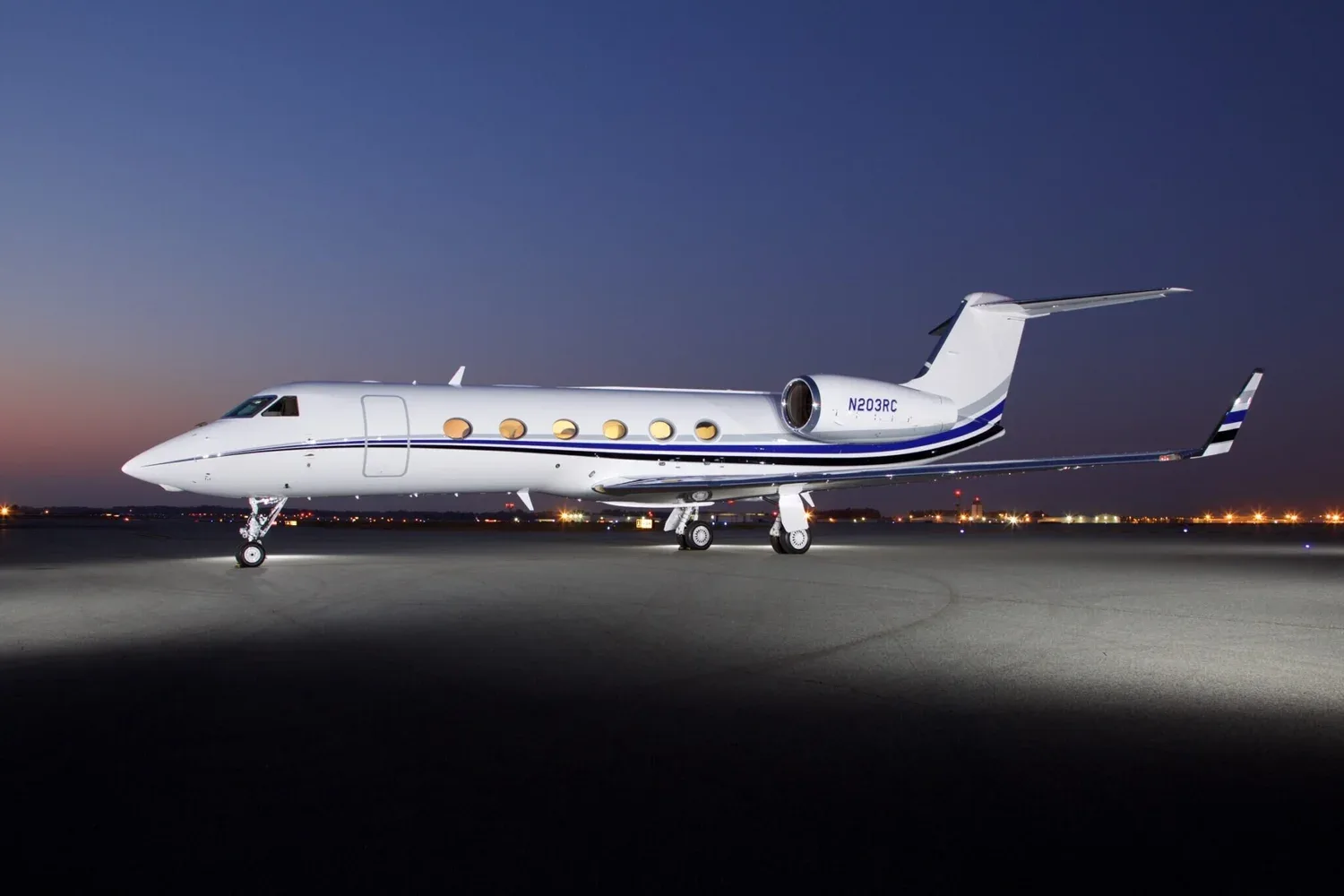 Exterior view of a 2011 Gulfstream G450 — Carolina Jet.