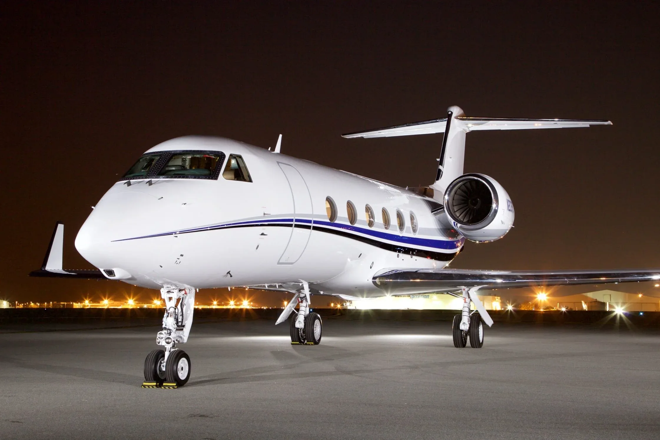 Exterior view of a 2011 Gulfstream G450 — Carolina Jet.