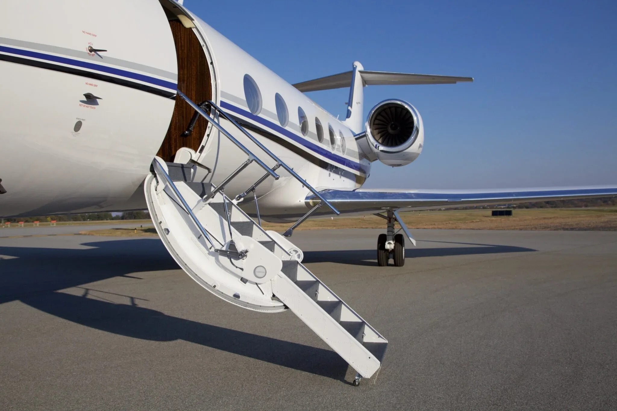 Exterior view of a 2011 Gulfstream G450 — Carolina Jet.