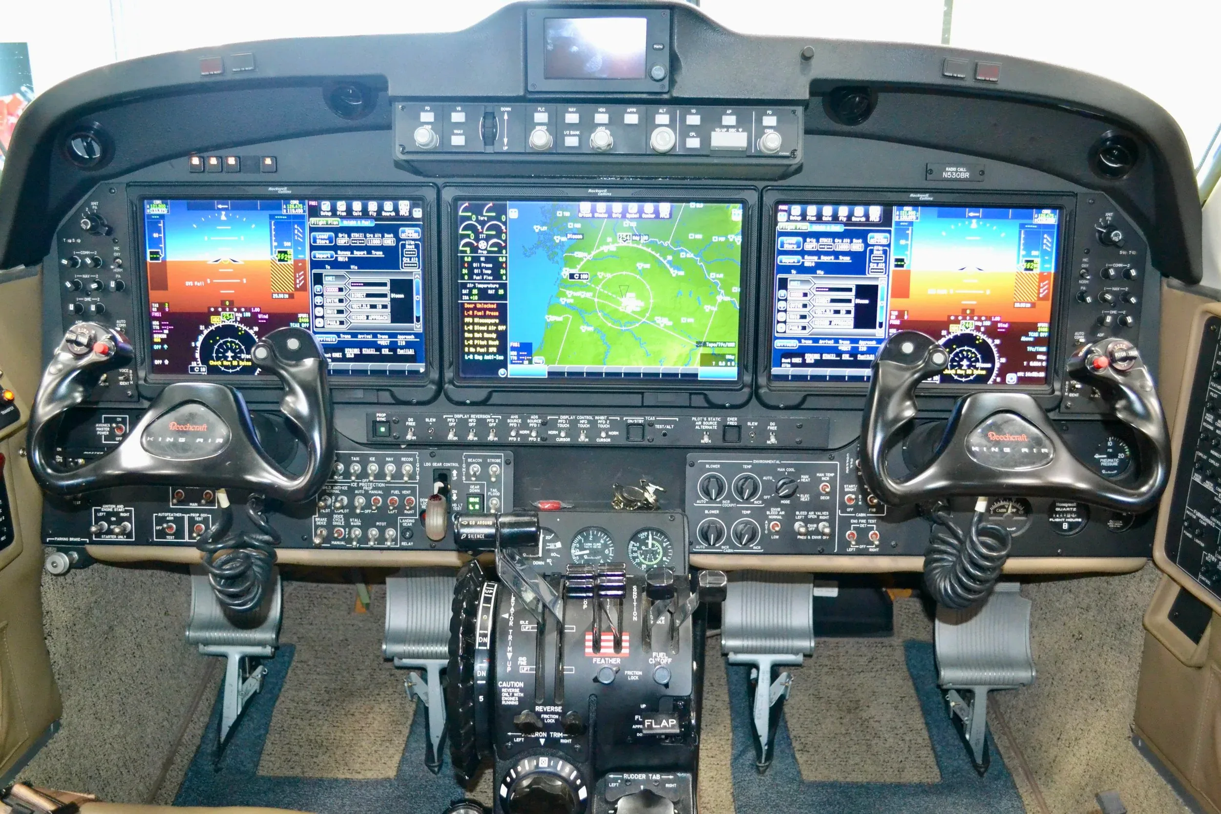 Cockpit and instrument panel of a 2017 Beechcraft KING AIR 250 — Carolina Jet.