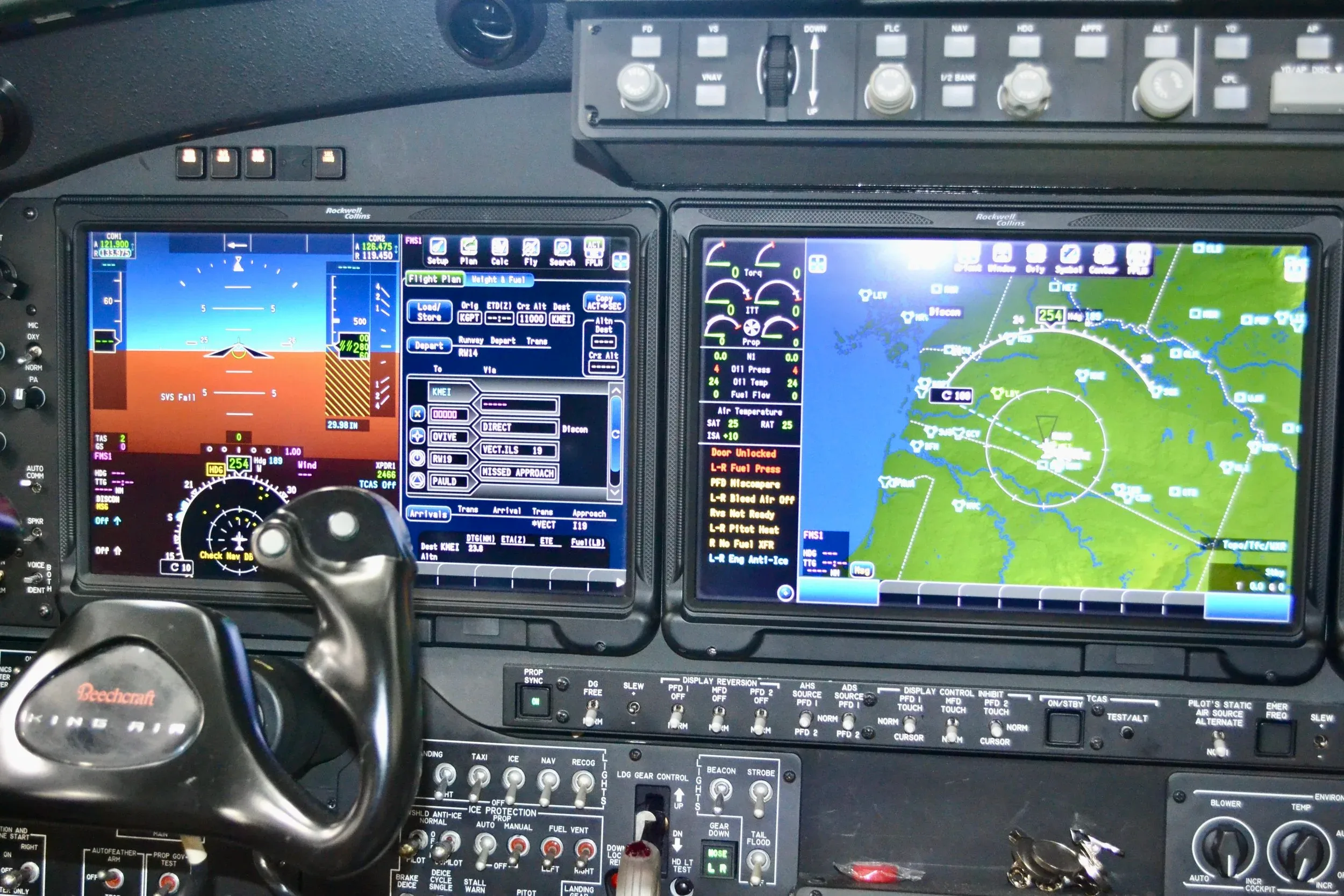 Avionics suite of a 2017 Beechcraft KING AIR 250 — Carolina Jet.