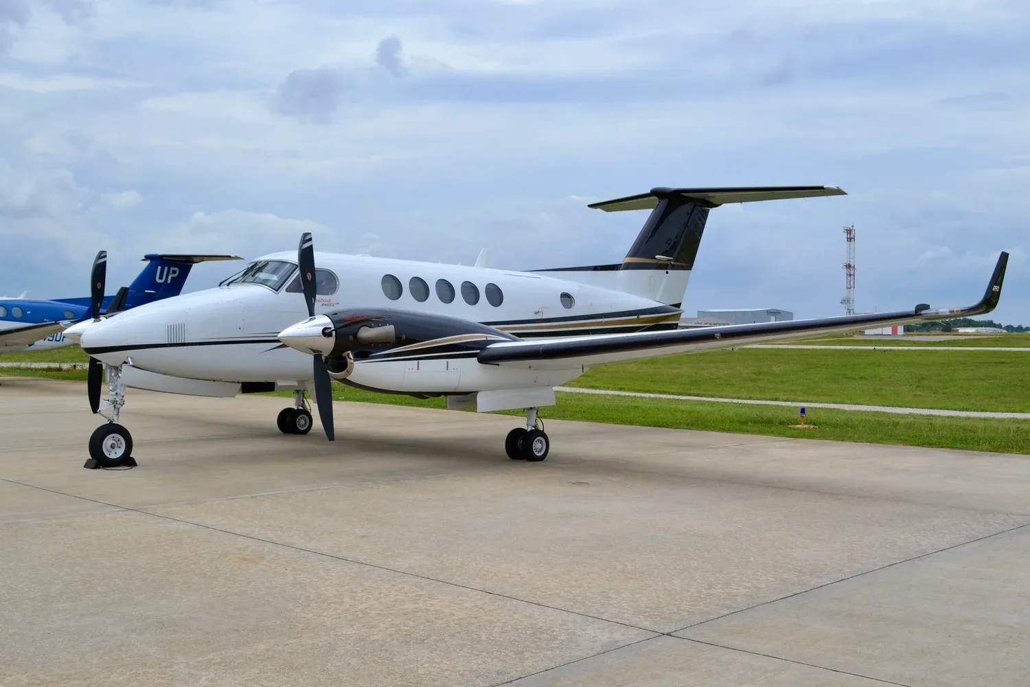 Exterior view of a 2012 Beechcraft KING AIR 250 — Carolina Jet.