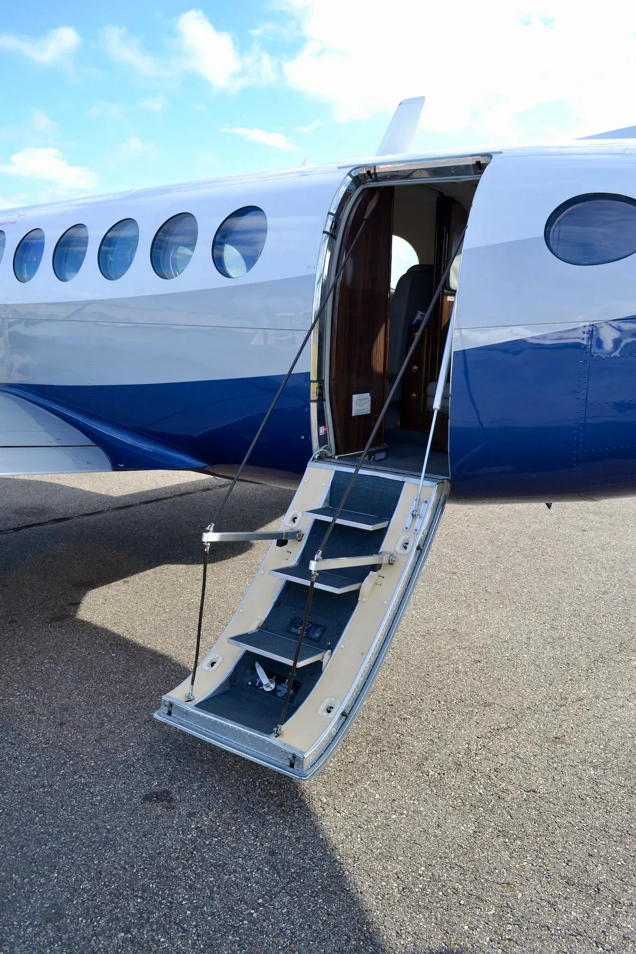 2013 BEECHCRAFT KING AIR 350I — Carolina Jet
