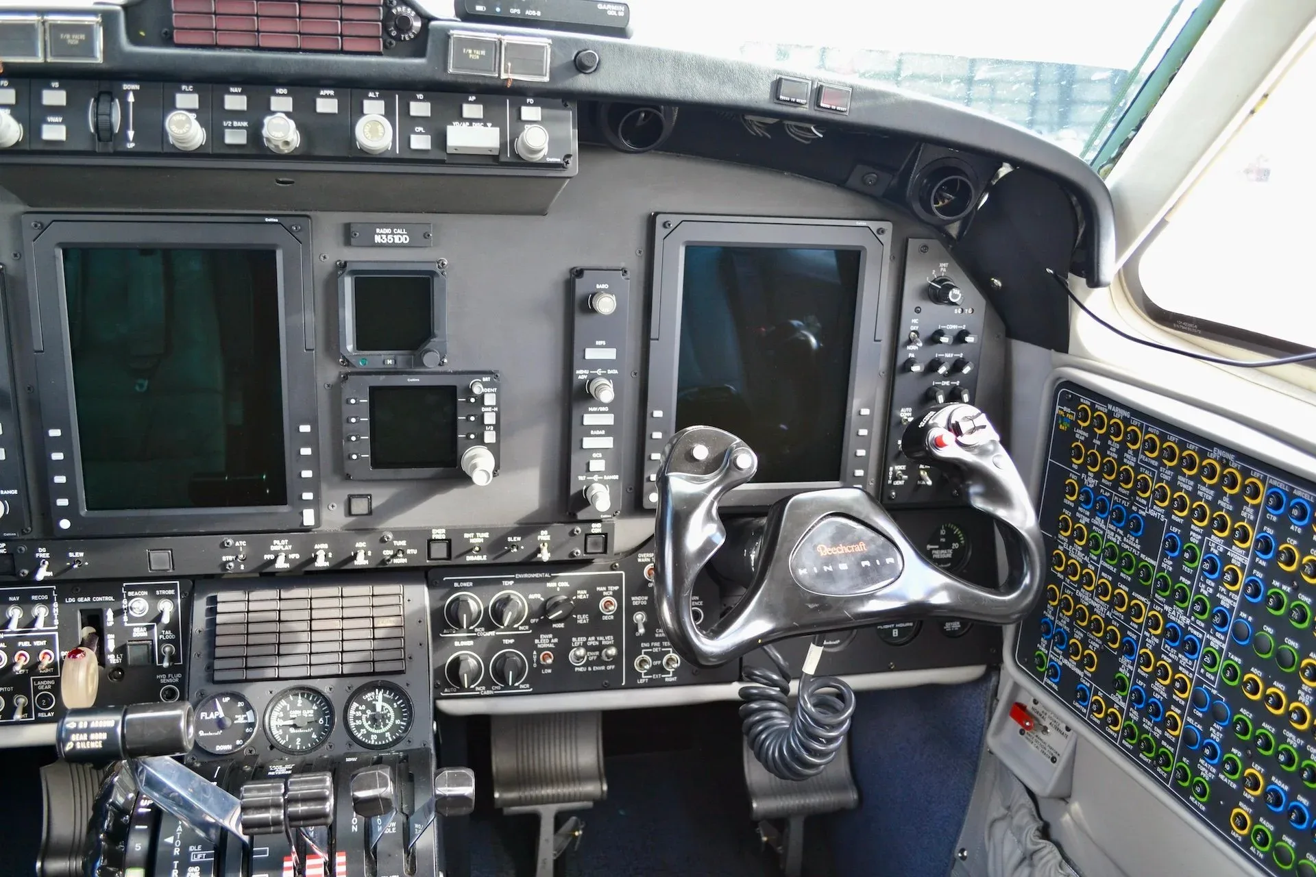 Cockpit and instrument panel of a 2013 Beechcraft KING AIR 350I — Carolina Jet.