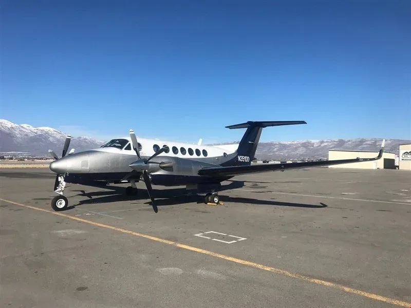 Exterior view of a 2013 Beechcraft KING AIR 350I — Carolina Jet.