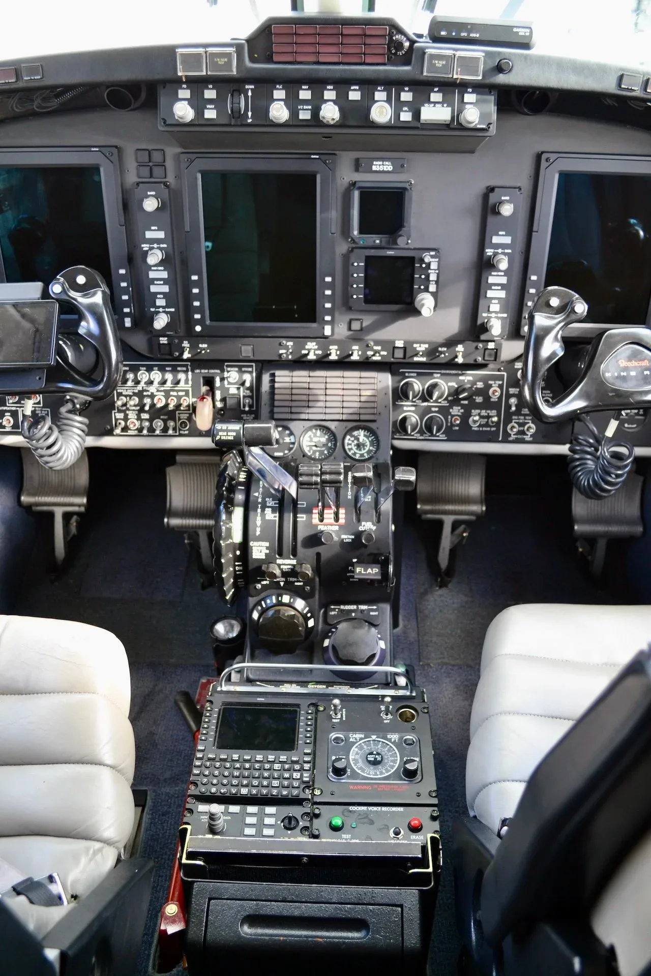 Cockpit and instrument panel of a 2013 Beechcraft KING AIR 350I — Carolina Jet.