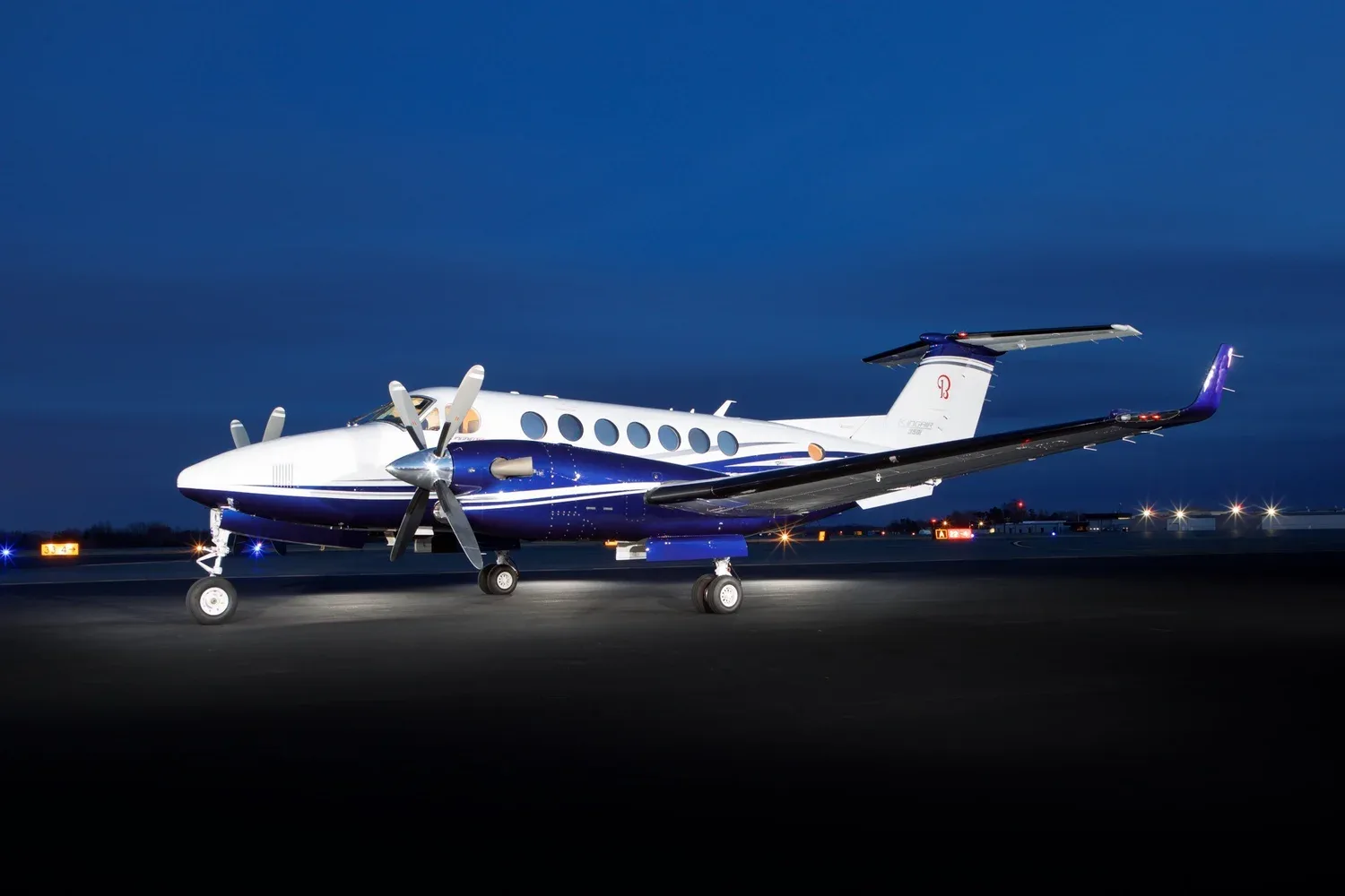 Exterior view of a 2015 Beechcraft KING AIR 350i — Carolina Jet.