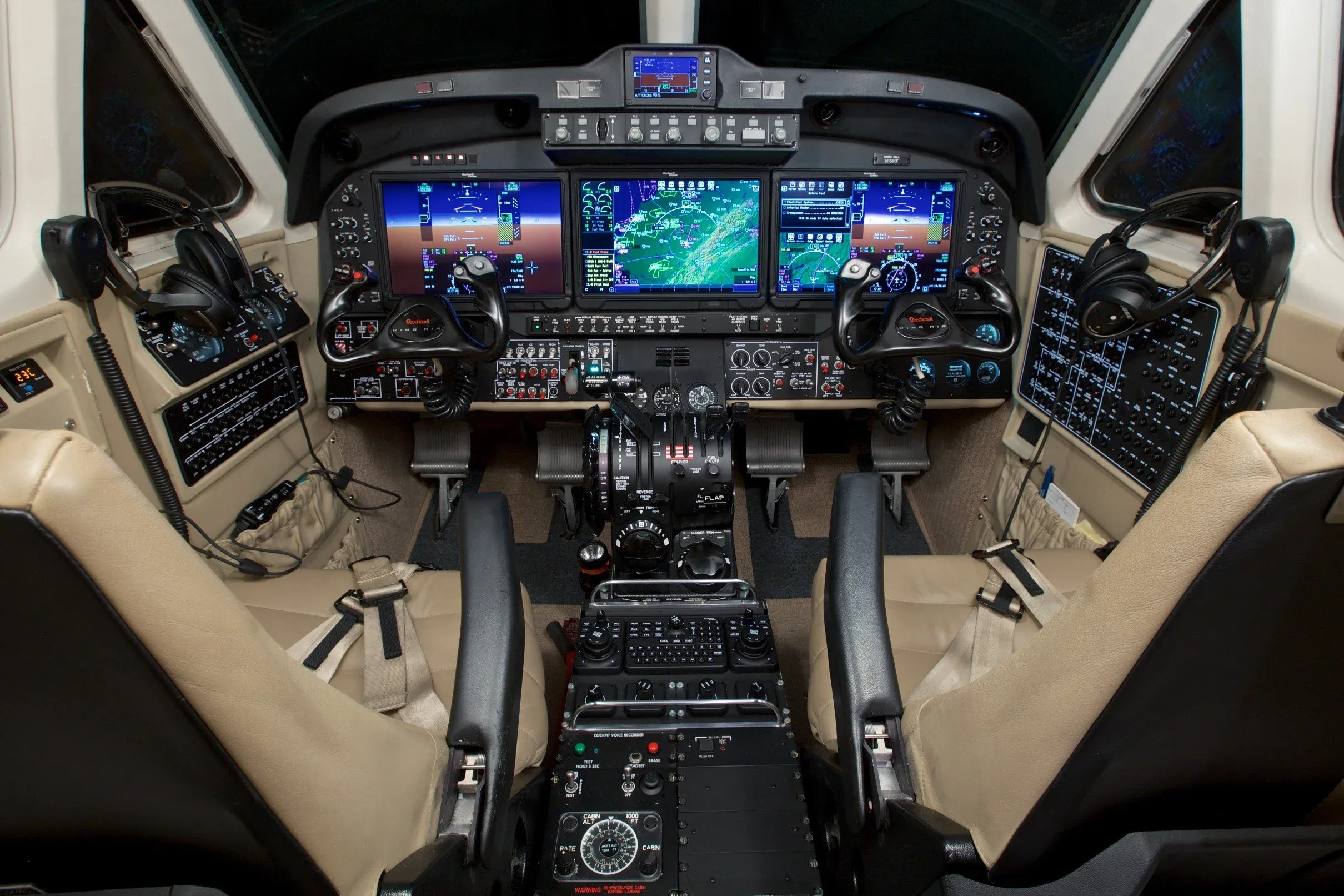 Cockpit and instrument panel of a 2015 Beechcraft KING AIR 350i — Carolina Jet.
