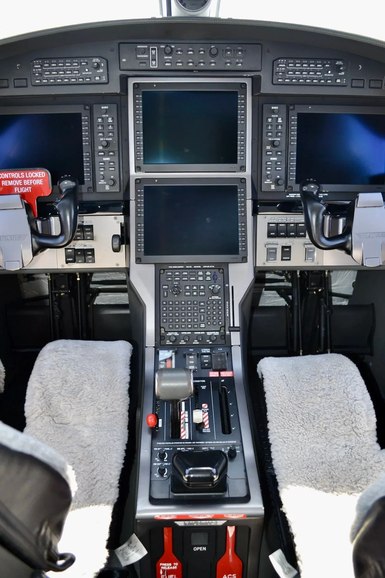Avionics suite of a 2015 Pilatus PC-12NG — Carolina Jet.