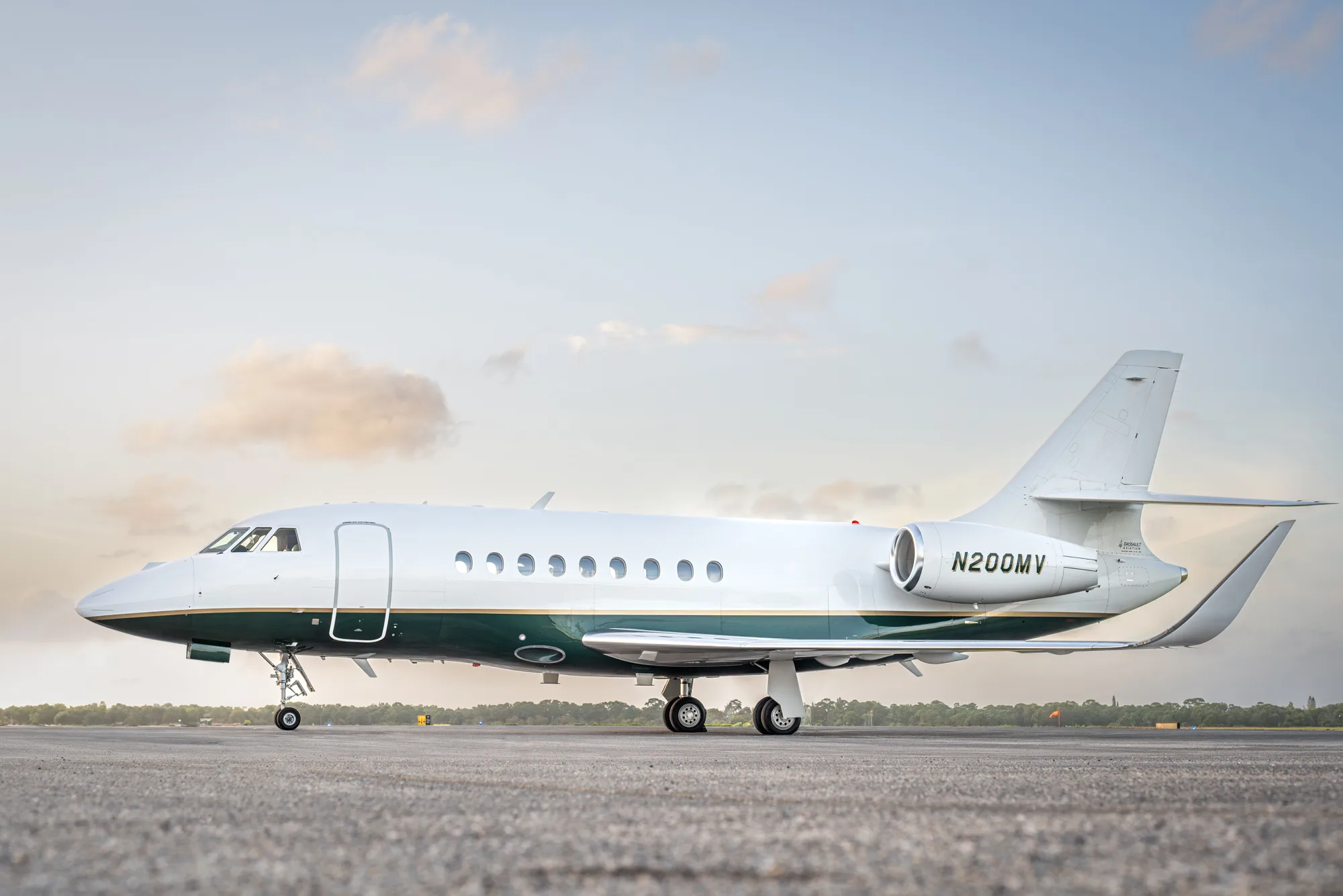 Falcon 2000LX SN229