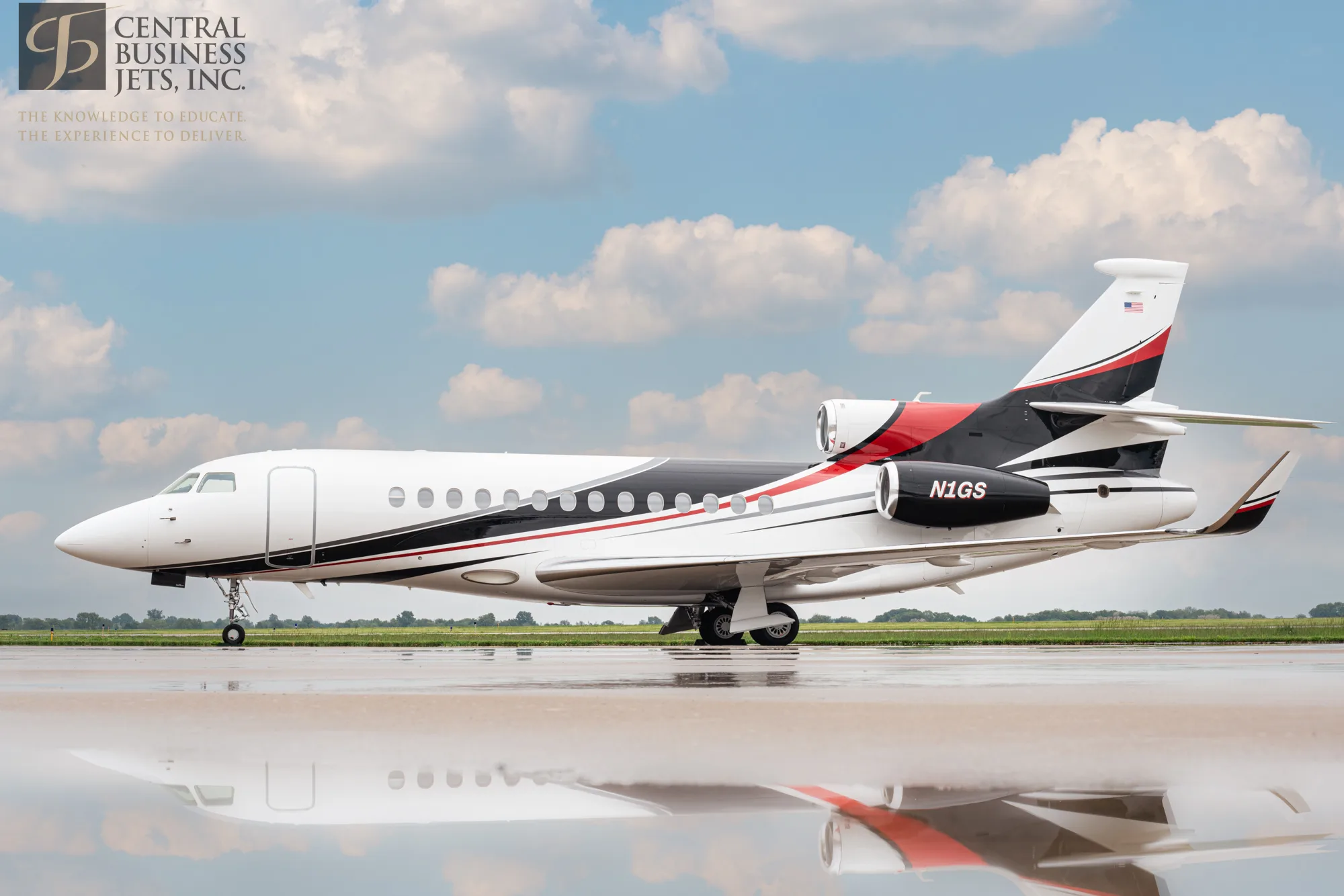 Exterior view of a 2009 Dassault Falcon 7X SN48 Q2/2026.