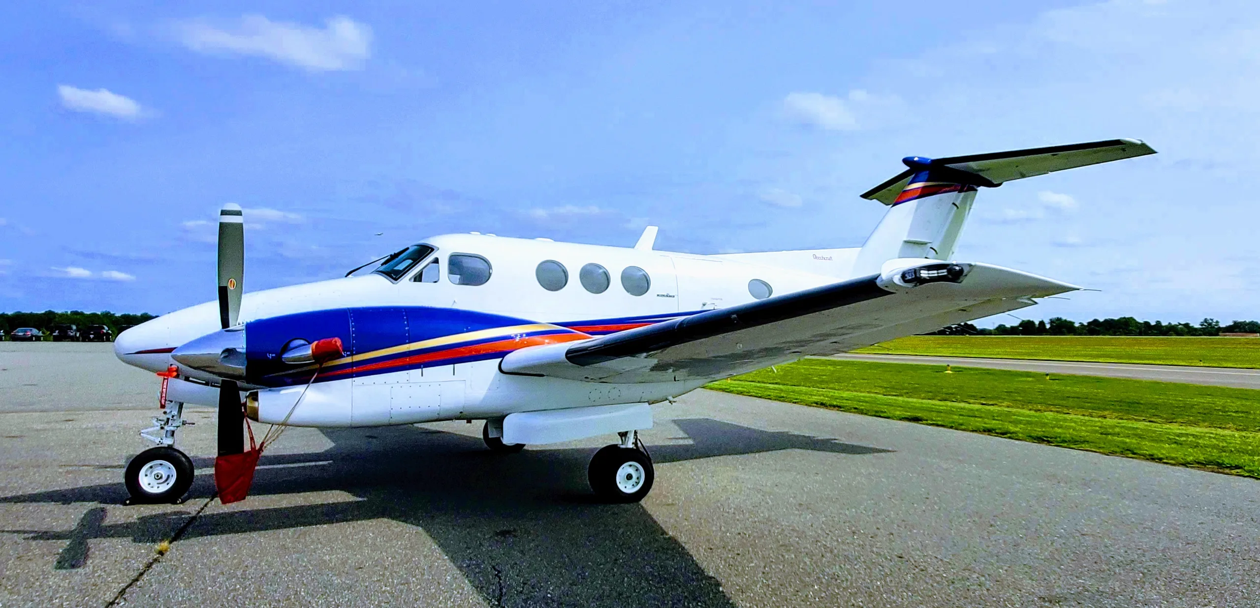 Exterior view of a 1983 Beechcraft King Air F90-1, N2RW.